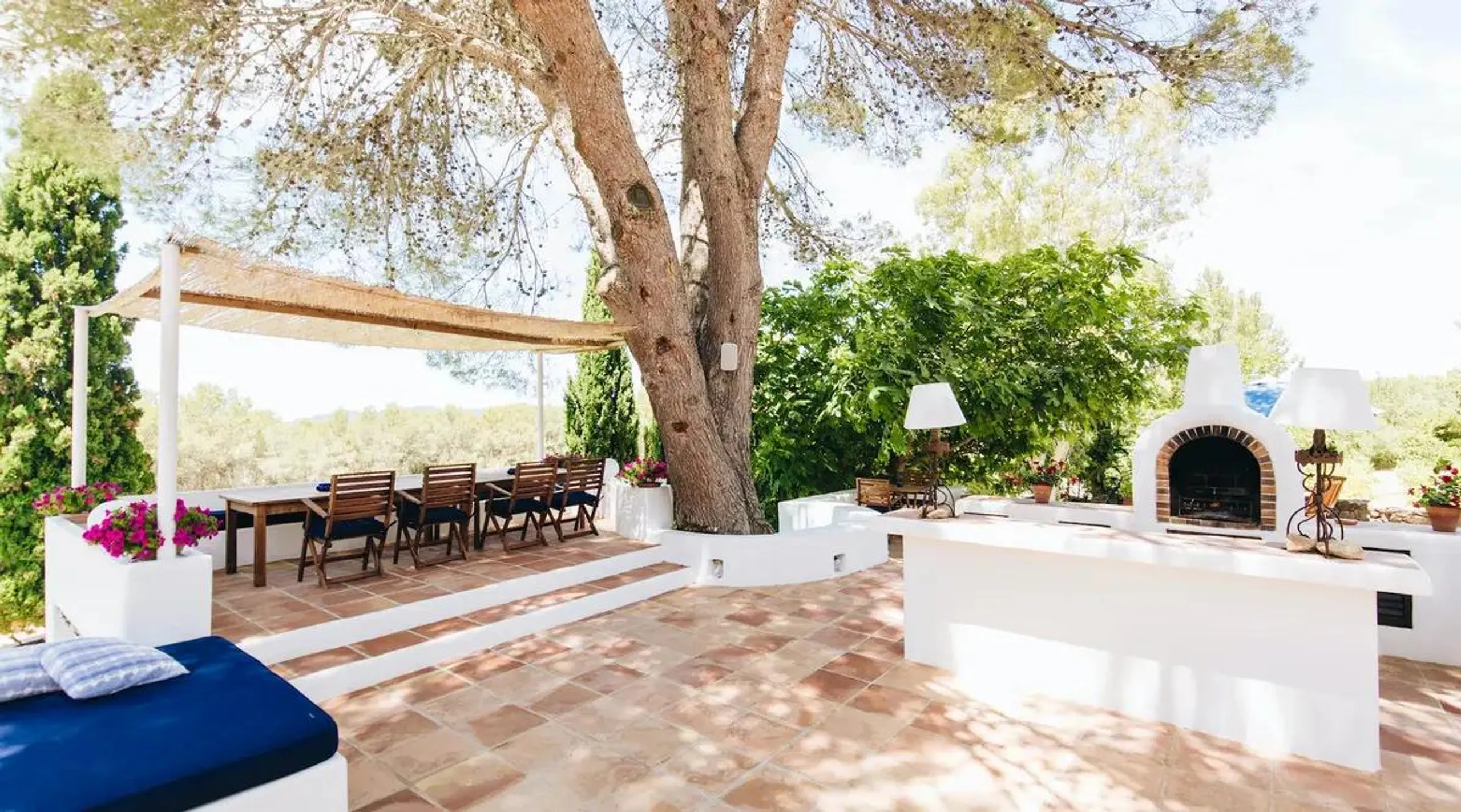 Idyllic Ibiza Retreat with Invigorating Pool and Dining Al-Fresco — photograph 4