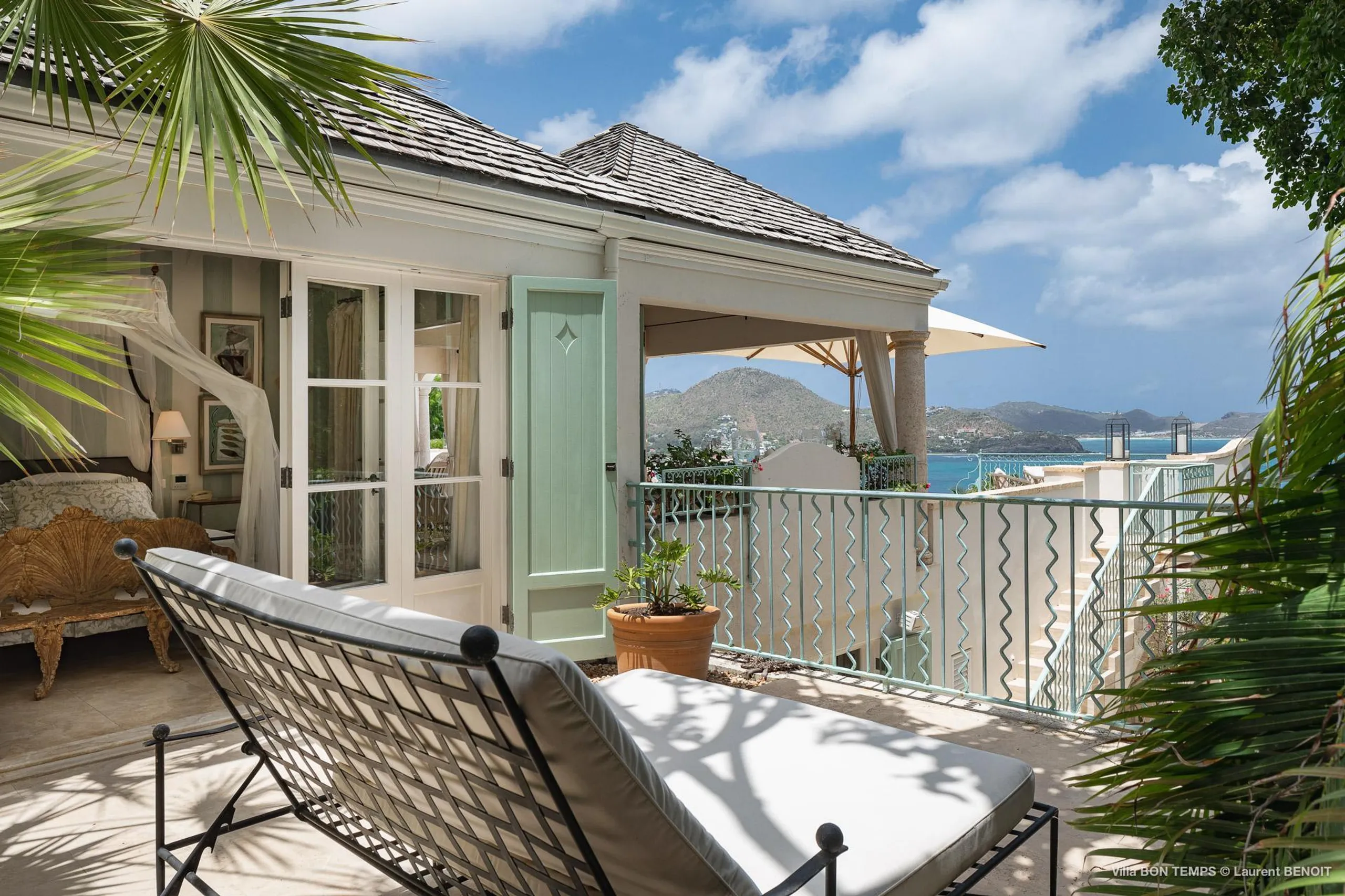 Superb Seaview Villa with Infinity Pool and Palatial Patio — photograph 10