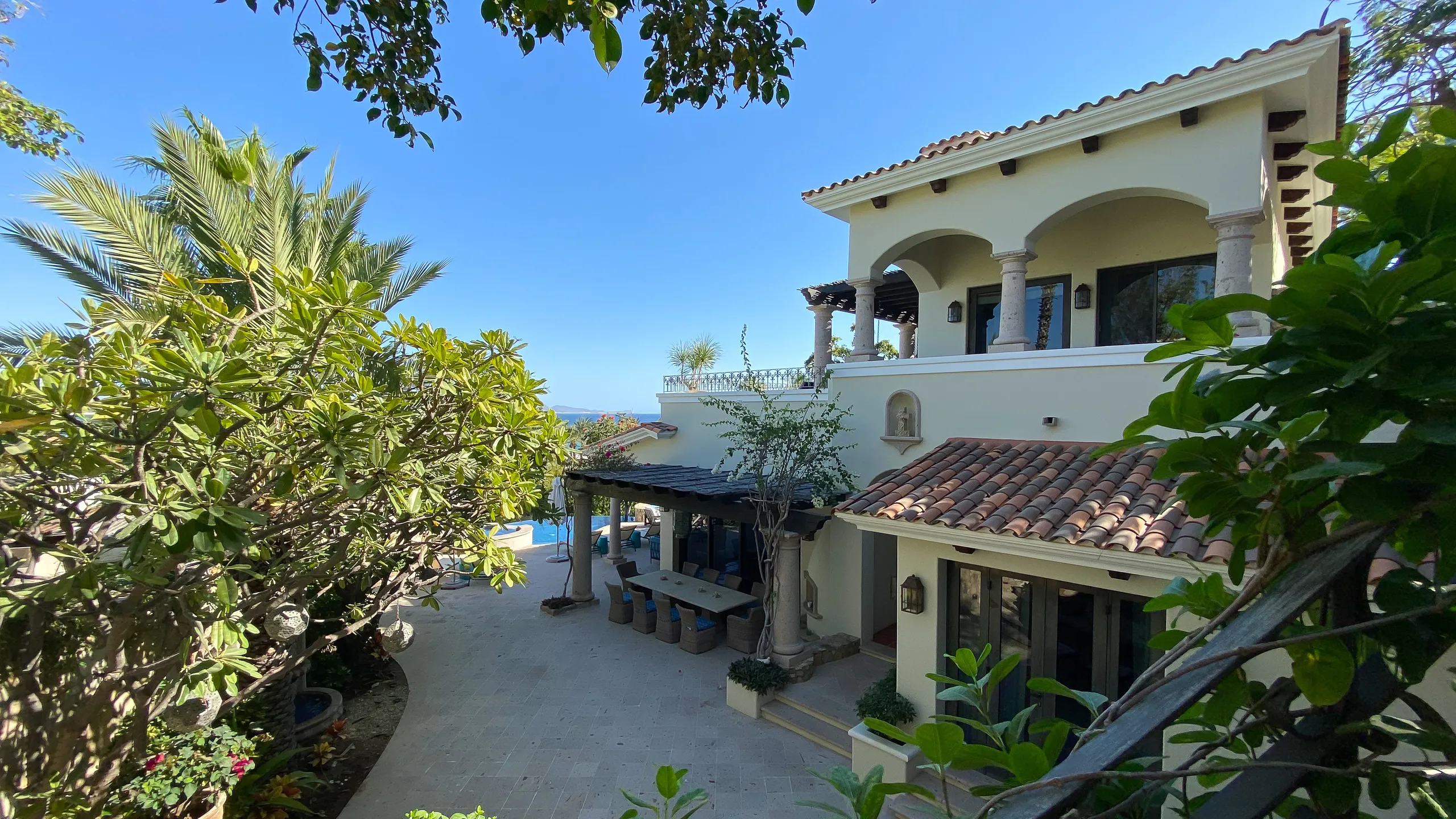 Lavish Los Cabos Villa: Infinity Pool, Fire Pit & Five-Star Services with Stunning Ocean Views — photograph 8