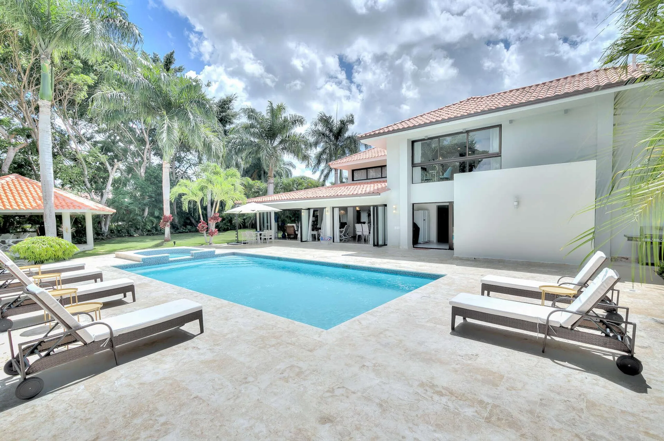 Casa de Campo's Gleaming Villa Offering Seclusion and Privacy — photograph 8