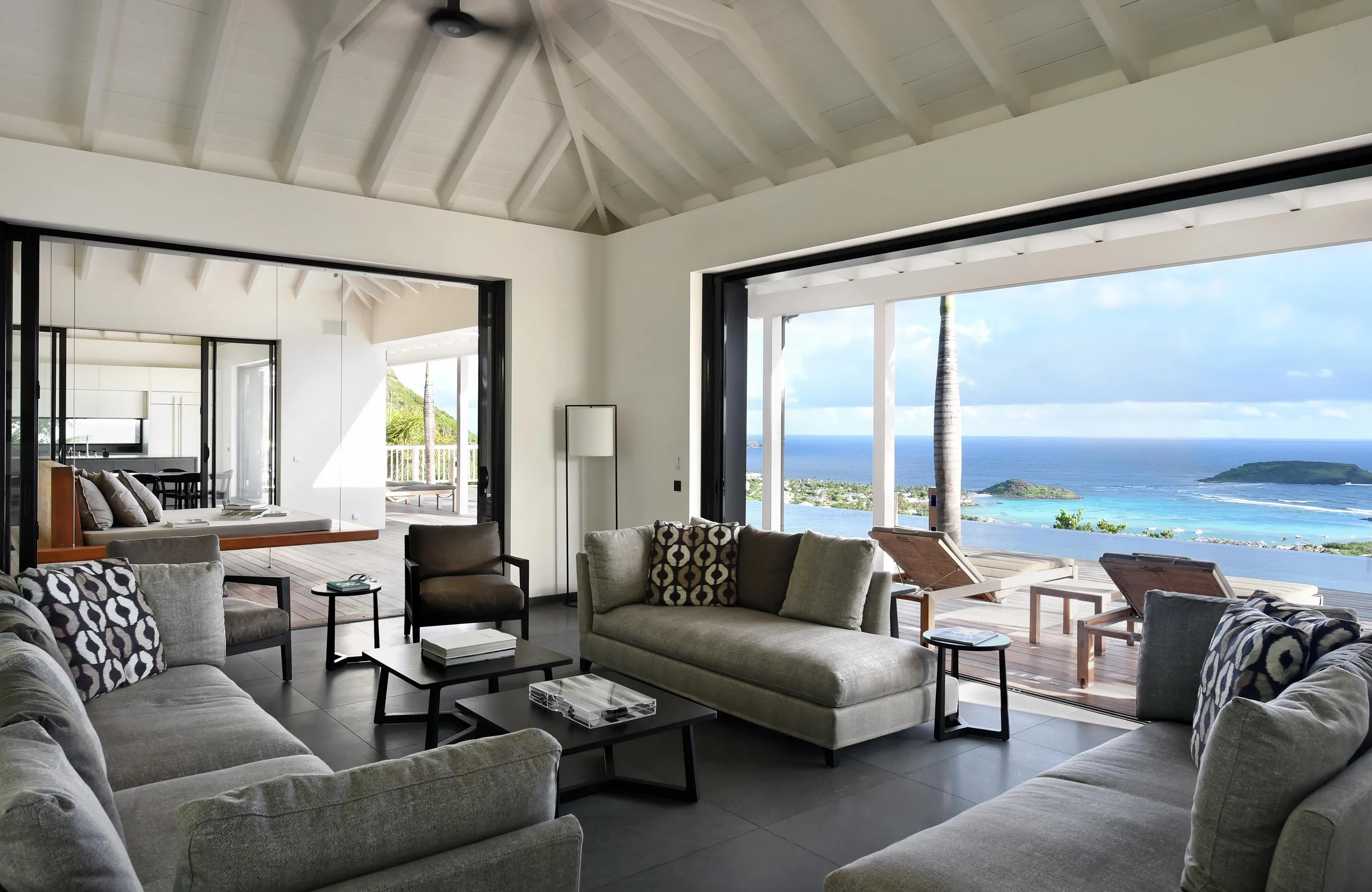 Elegant Seaview Villa with Private Pool and Fitness Room — photograph 11