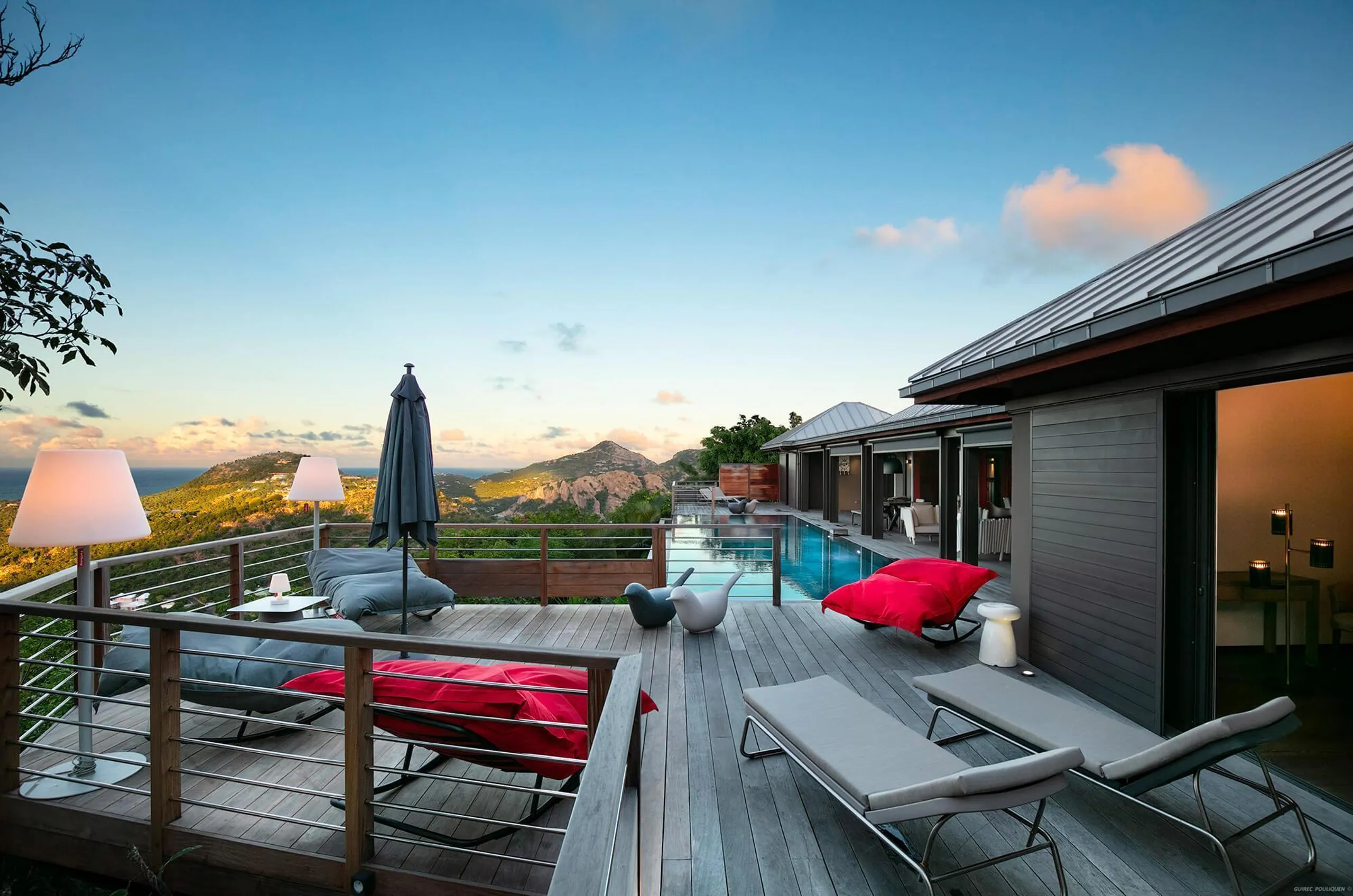 Elegant and Contemporary Style Villa with Infinity Pool with Stunning Views — photograph 10