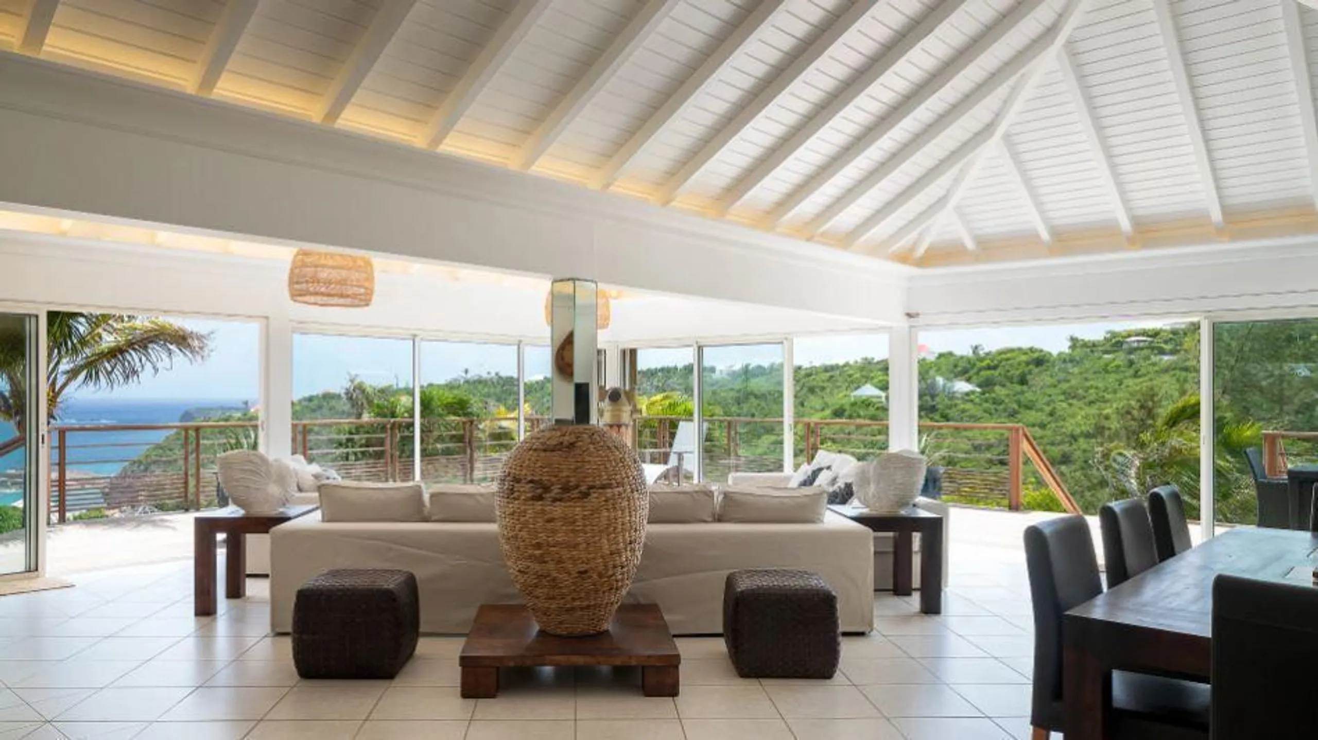 Majestic Private Haven Villa in Pointe Milou with Heated Pool Jacuzzi and Stunning Views of the Hill and Ocean — photograph 11