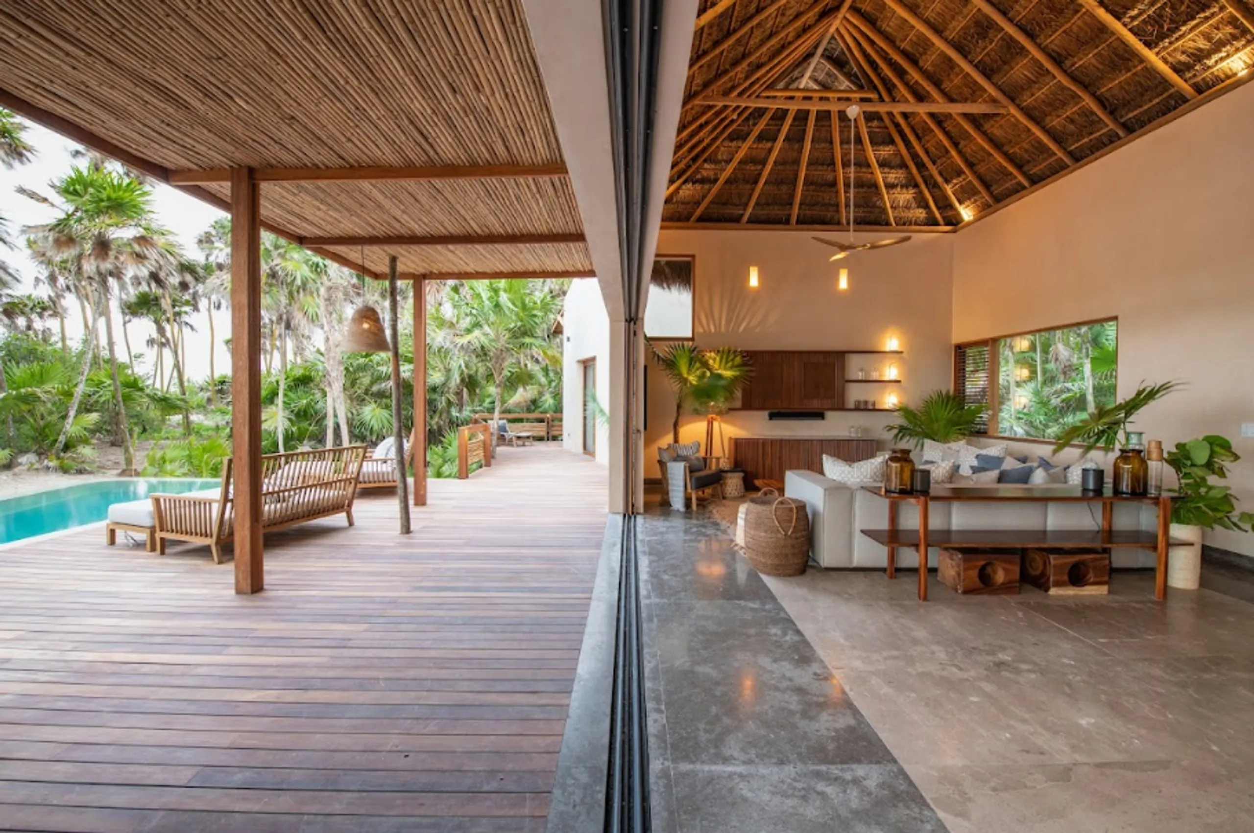 Pristine Beachfront Villa with Infinity Pool and Breathtaking Biosphere Views — photograph 5