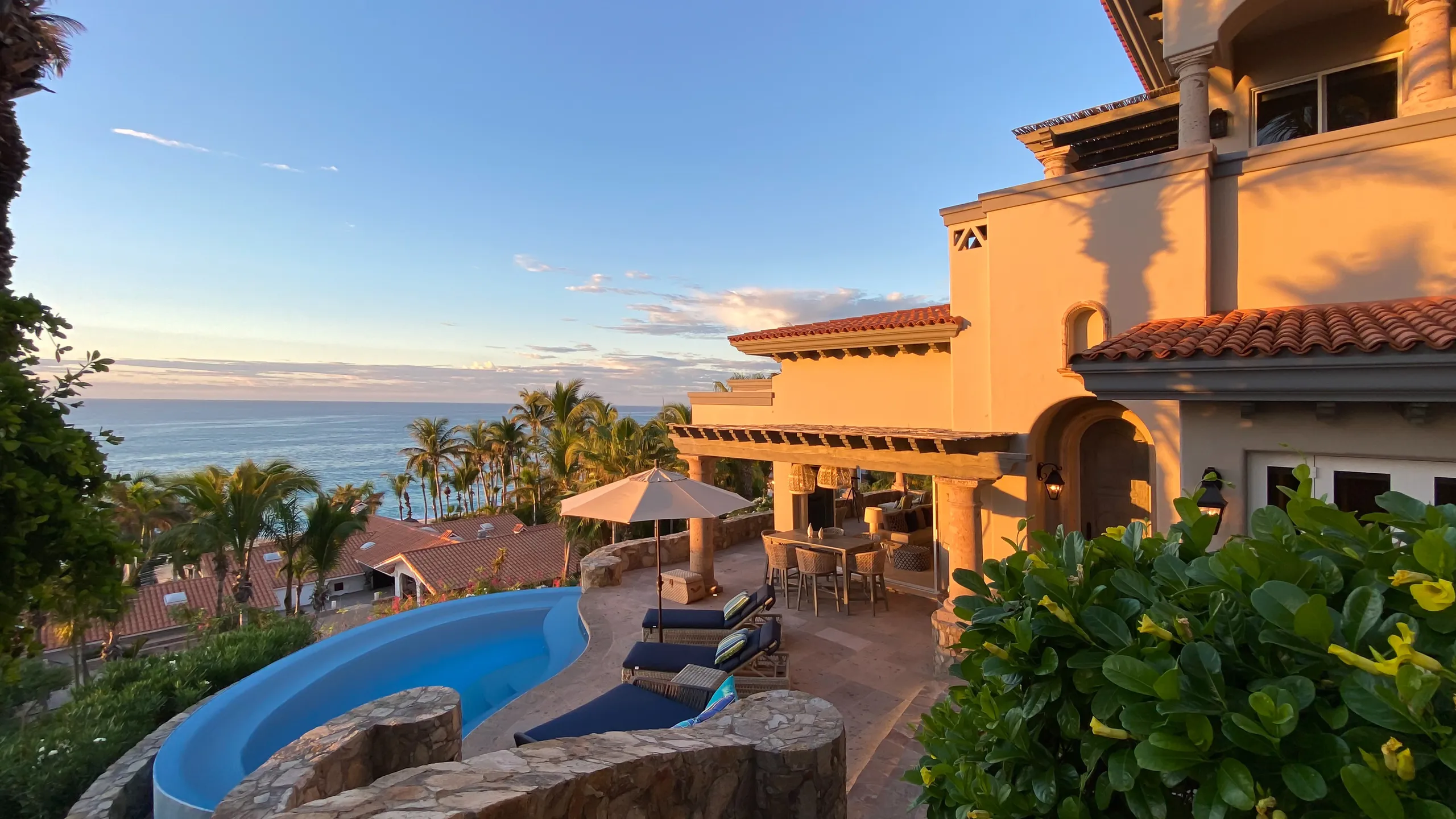 Oceanfront 3-Bedroom Villa with Private Infinity Pool & Golf Access — photograph 11