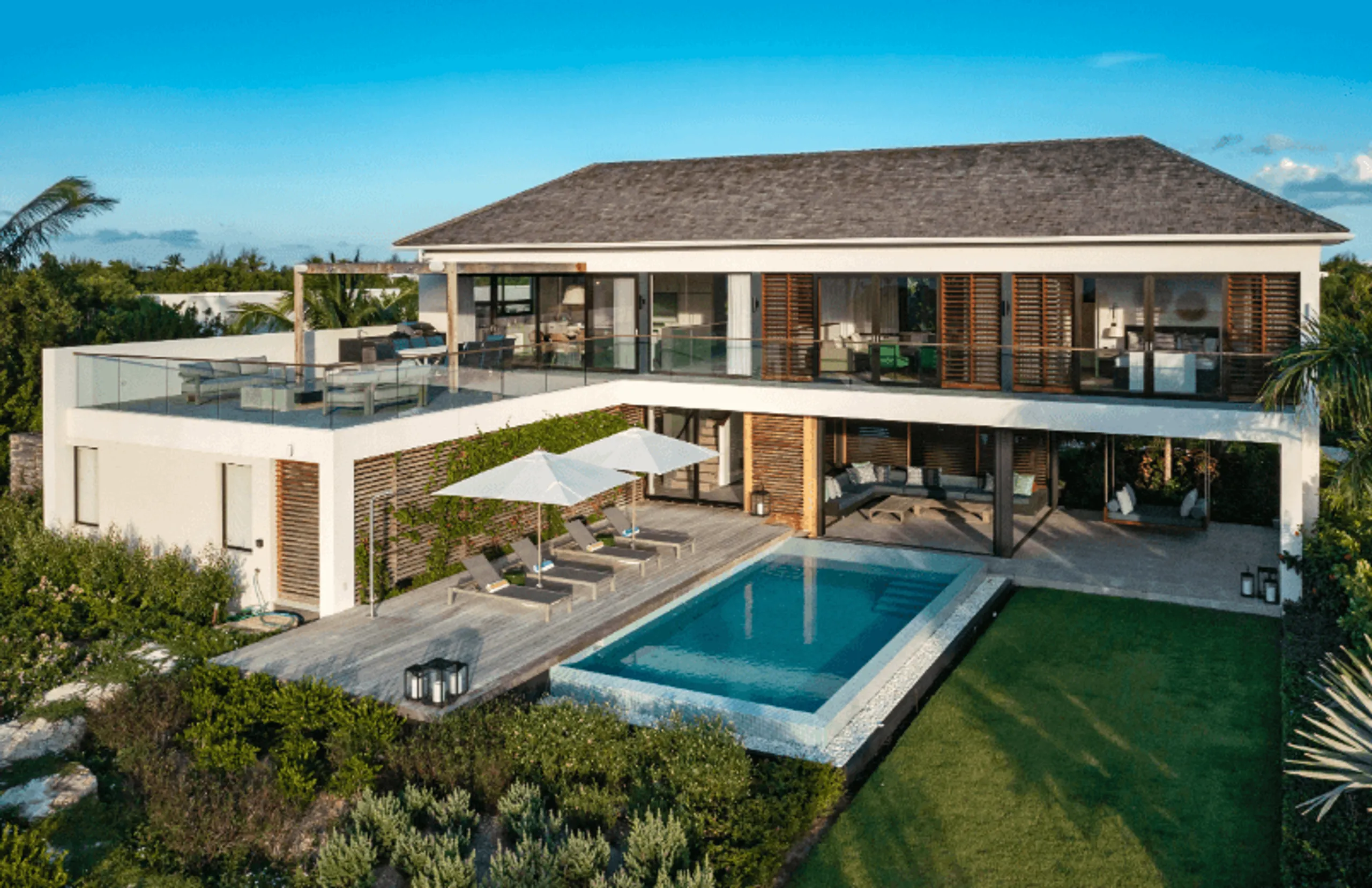 Modern Contemporary Luxury Villa with Infinity Edge Pool — photograph 3