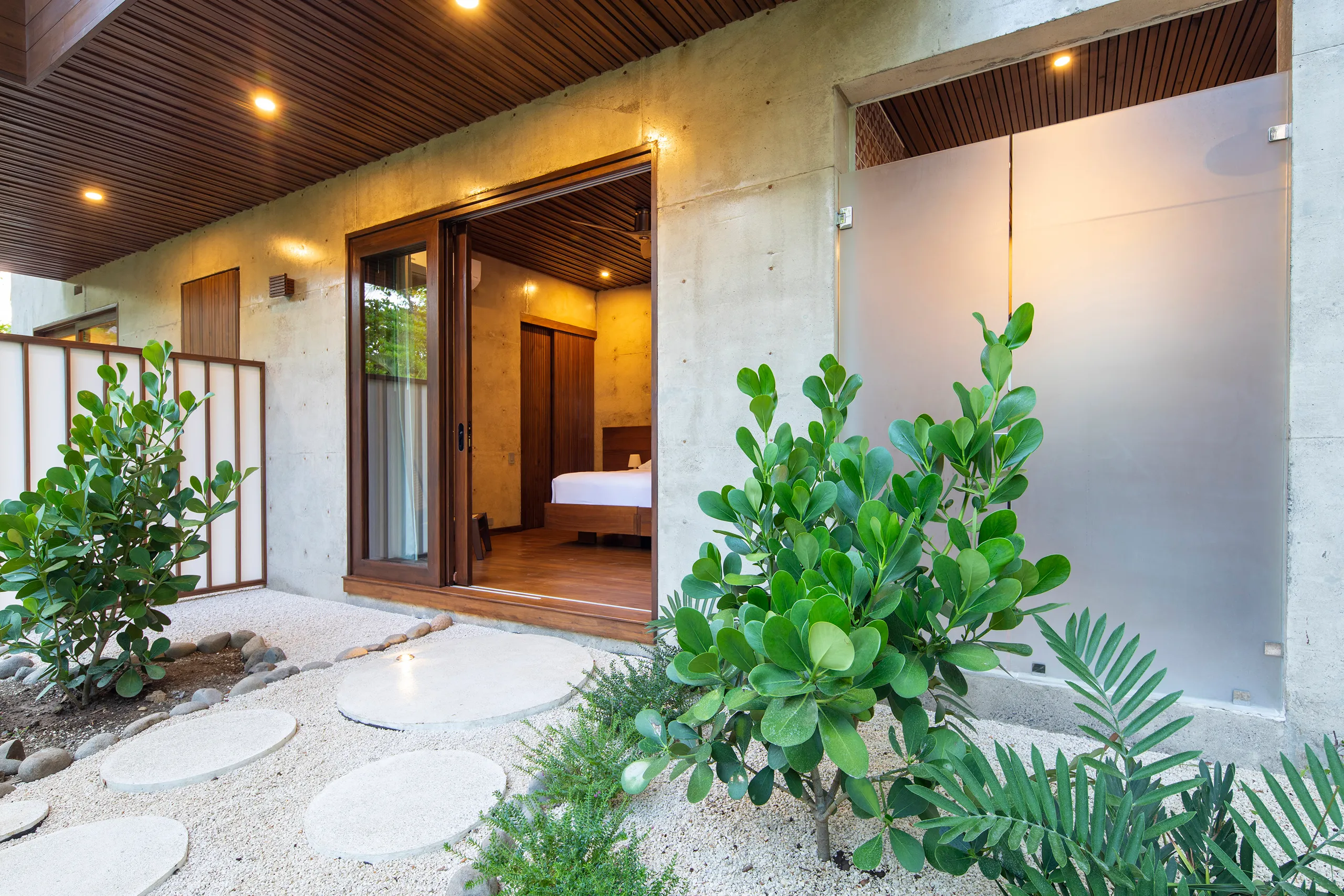 Tropical Beachfront Twin Villas with Private Pool, Beach Access and Jungle Views — photograph 6