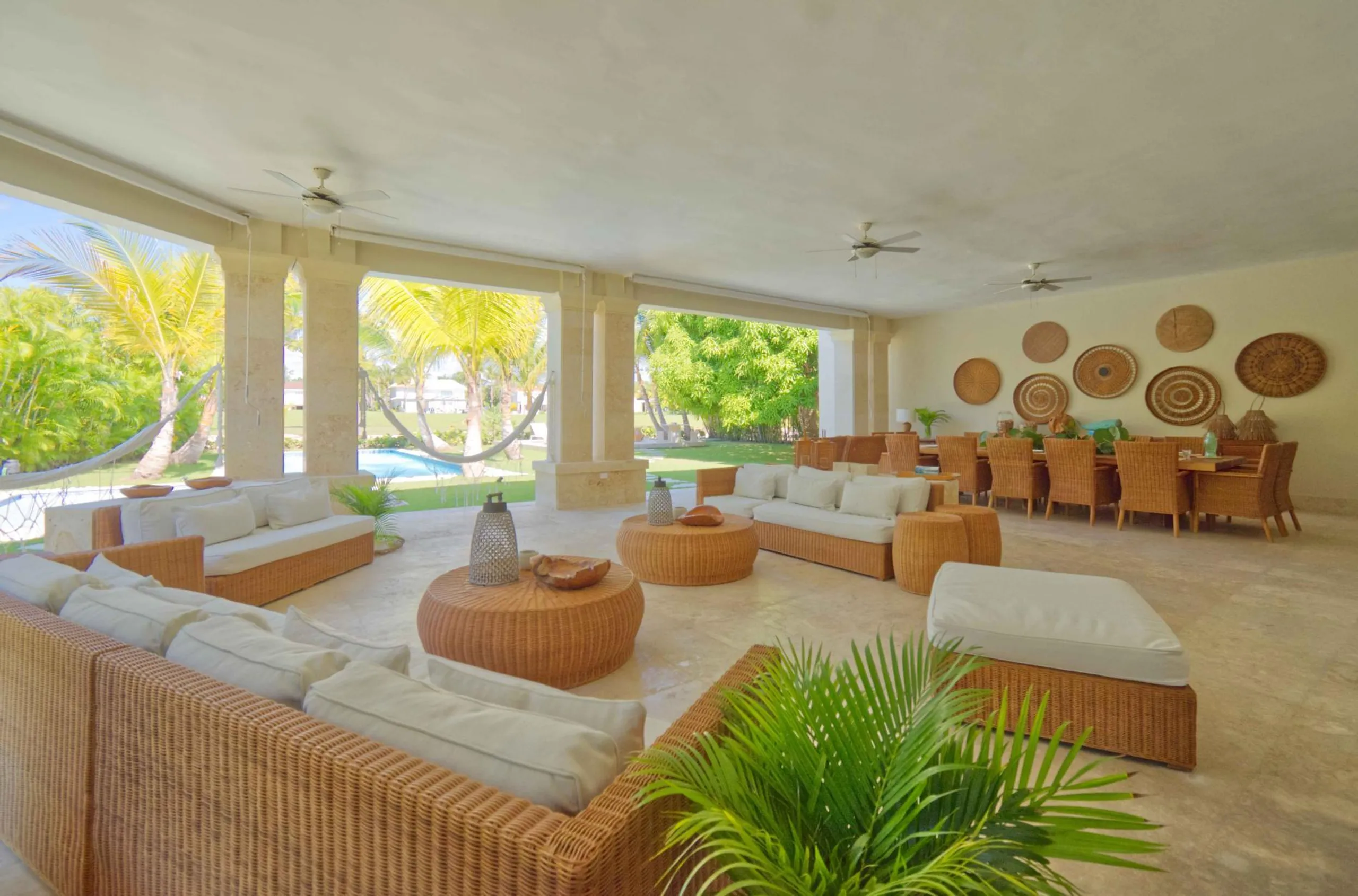 Light Filled 5BDR Villa with Private Pool, and Golf Views — photograph 4