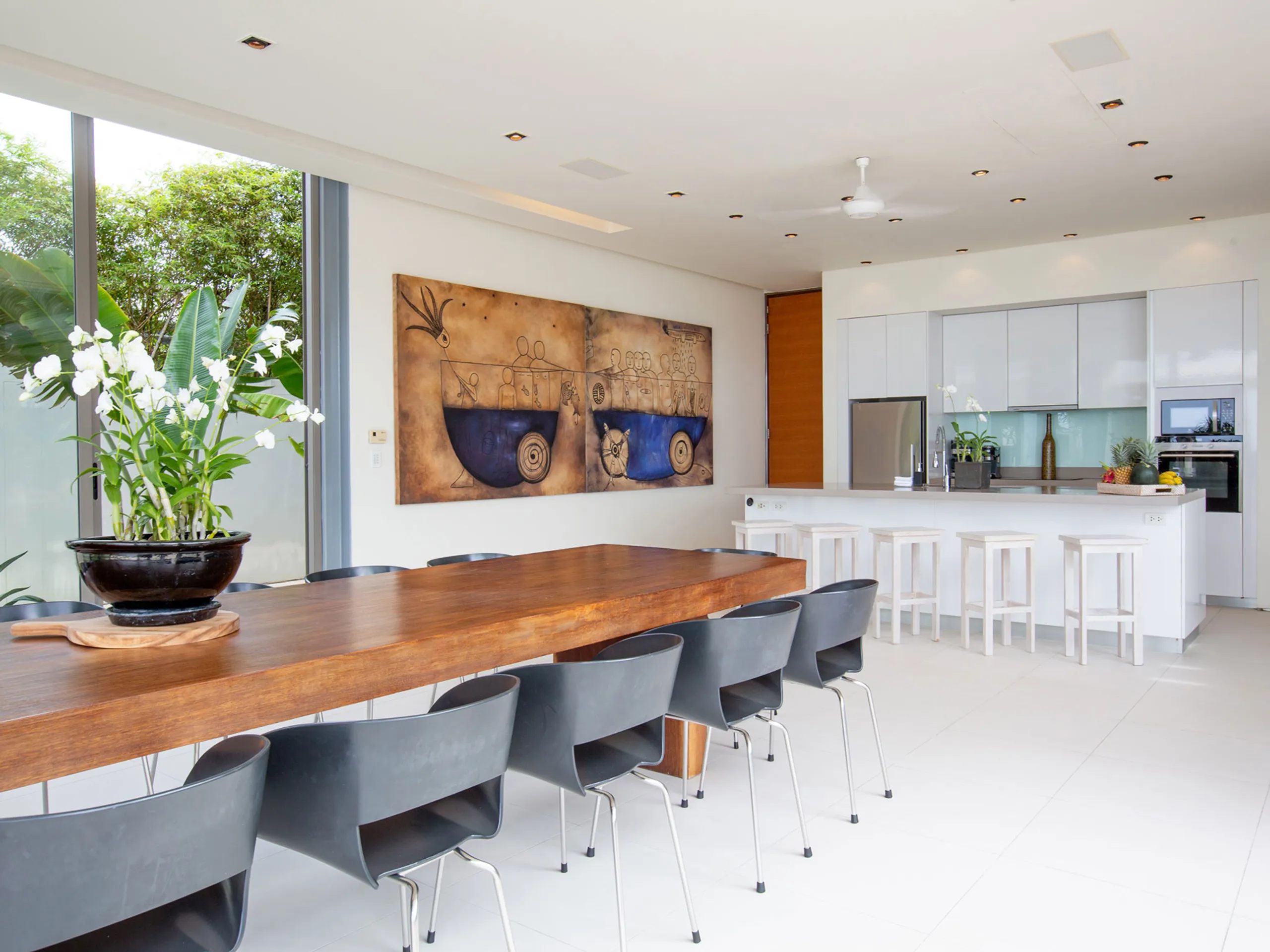Rejuvenating Tropical Retreat with Stunning Views — photograph 9