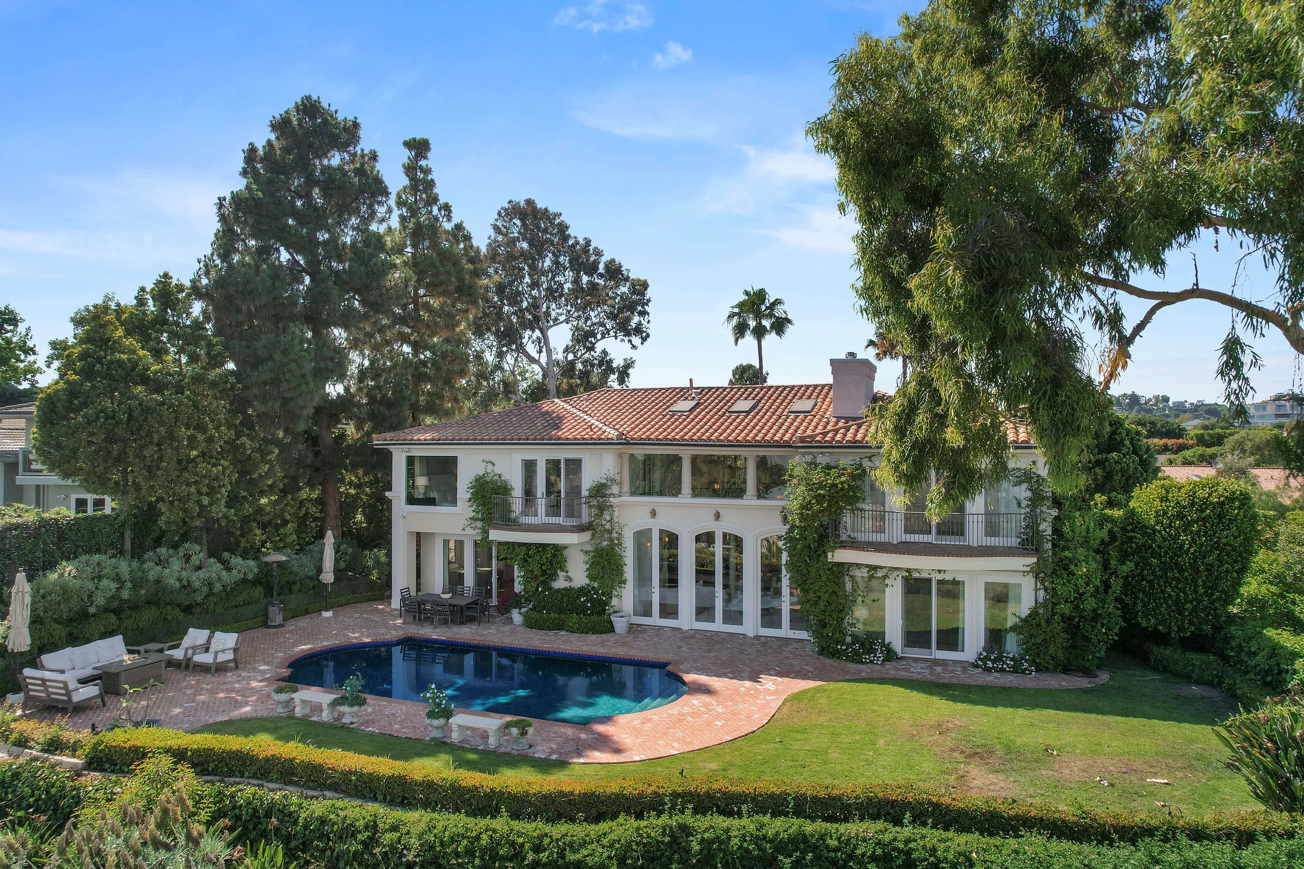 Timeless Bel Air Sanctuary with City Views, Pool & Grassy Grounds, Bel Air