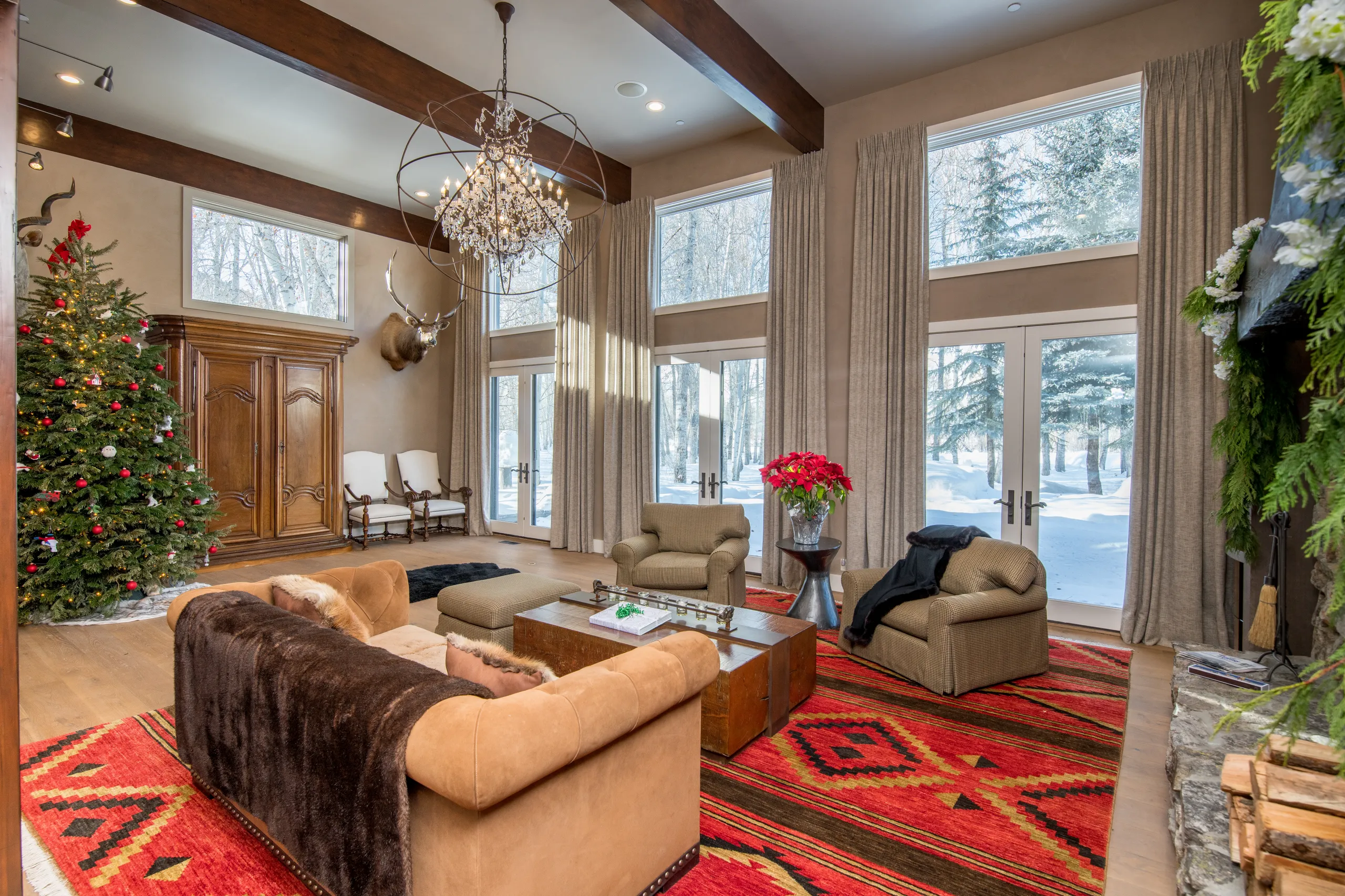 Plush and Inviting 4BR Villa with Private Balcony and Overlooking River Views — photograph 10