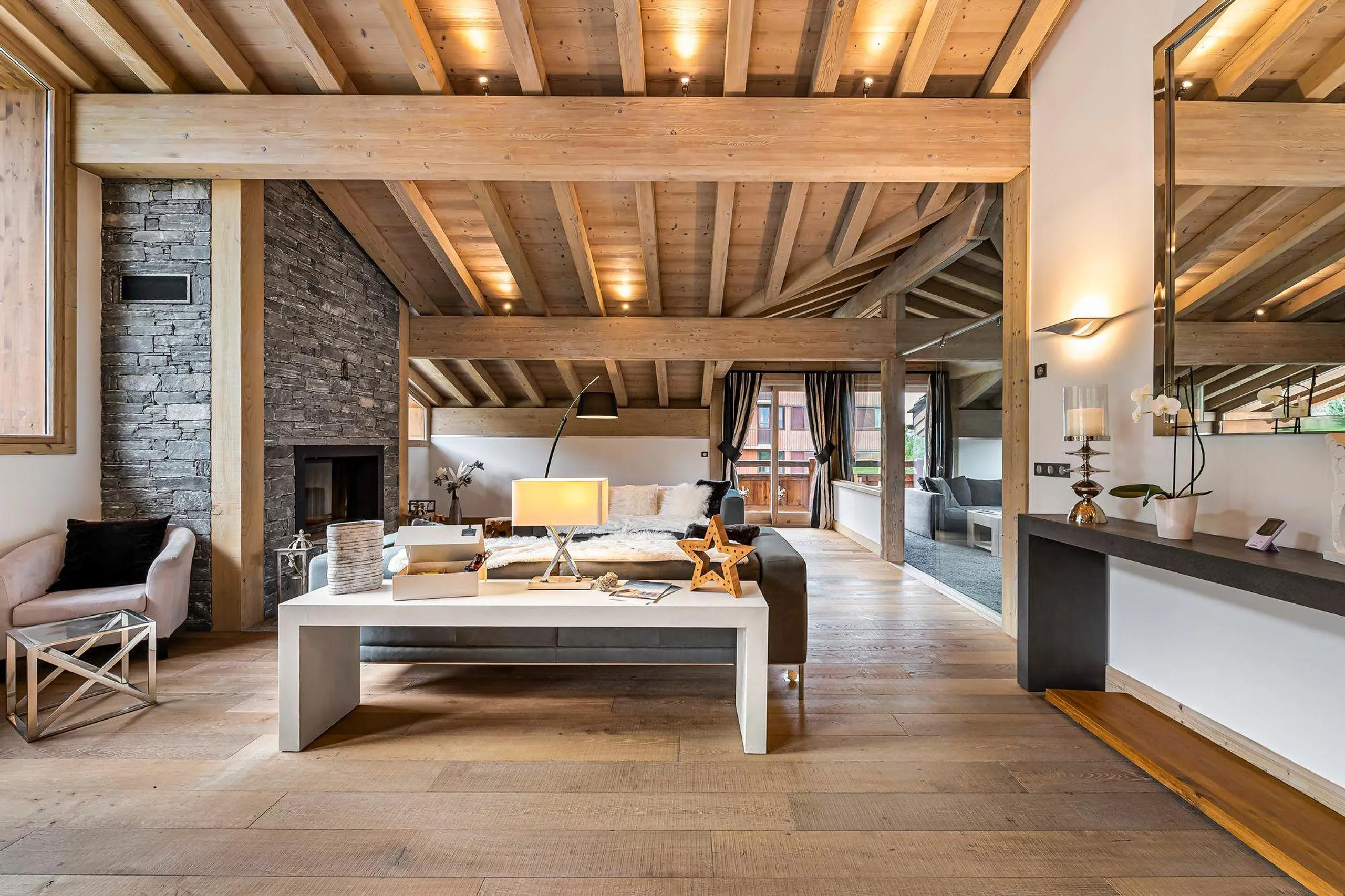 Invigorating 6BR Villa with Private Indoor Swimming Pool, Sauna and Alpine Scenery — photograph 3