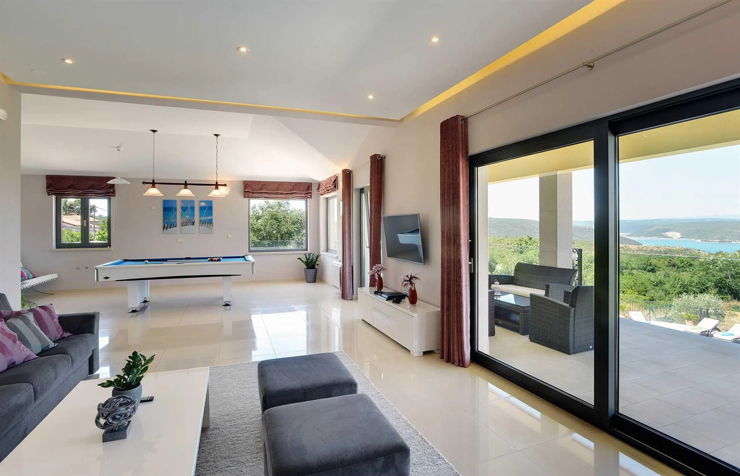 Gleaming 7Bedroom Villa with Private Pool, Sea and Island Views — photograph 11