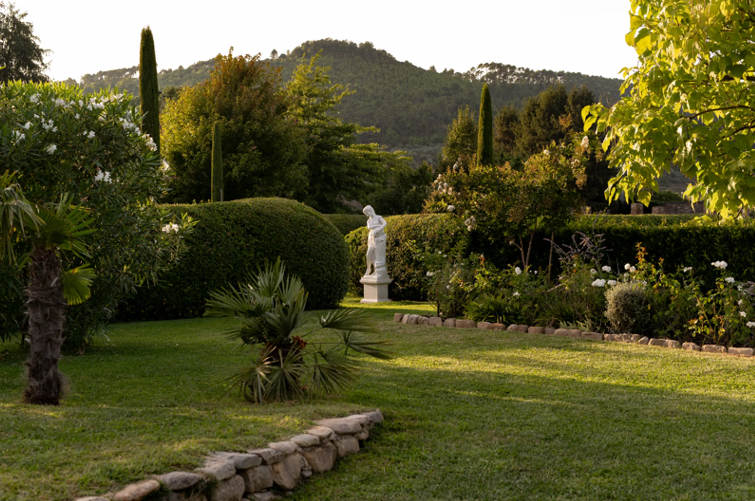 Tranquility in Tuscany Grand Estate for 9BR with Enchanting Pool and Lush Gardens — photograph 7