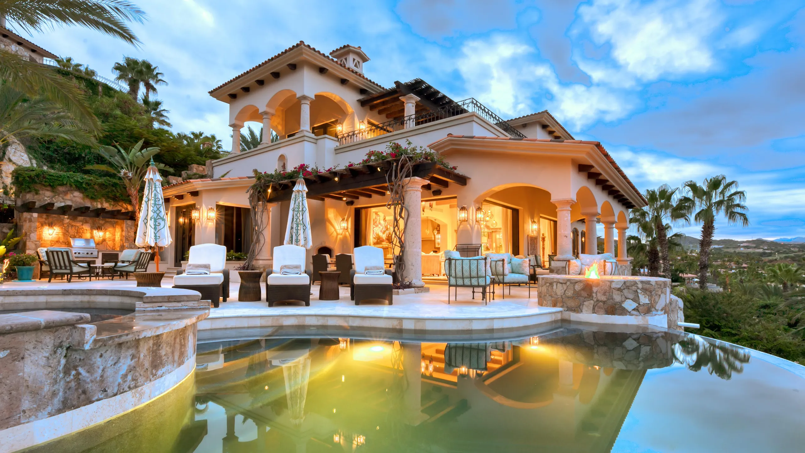 Seaside Villa in Los Cabos with Private Infinity Edge Pool & Beach Access, Los Cabos
