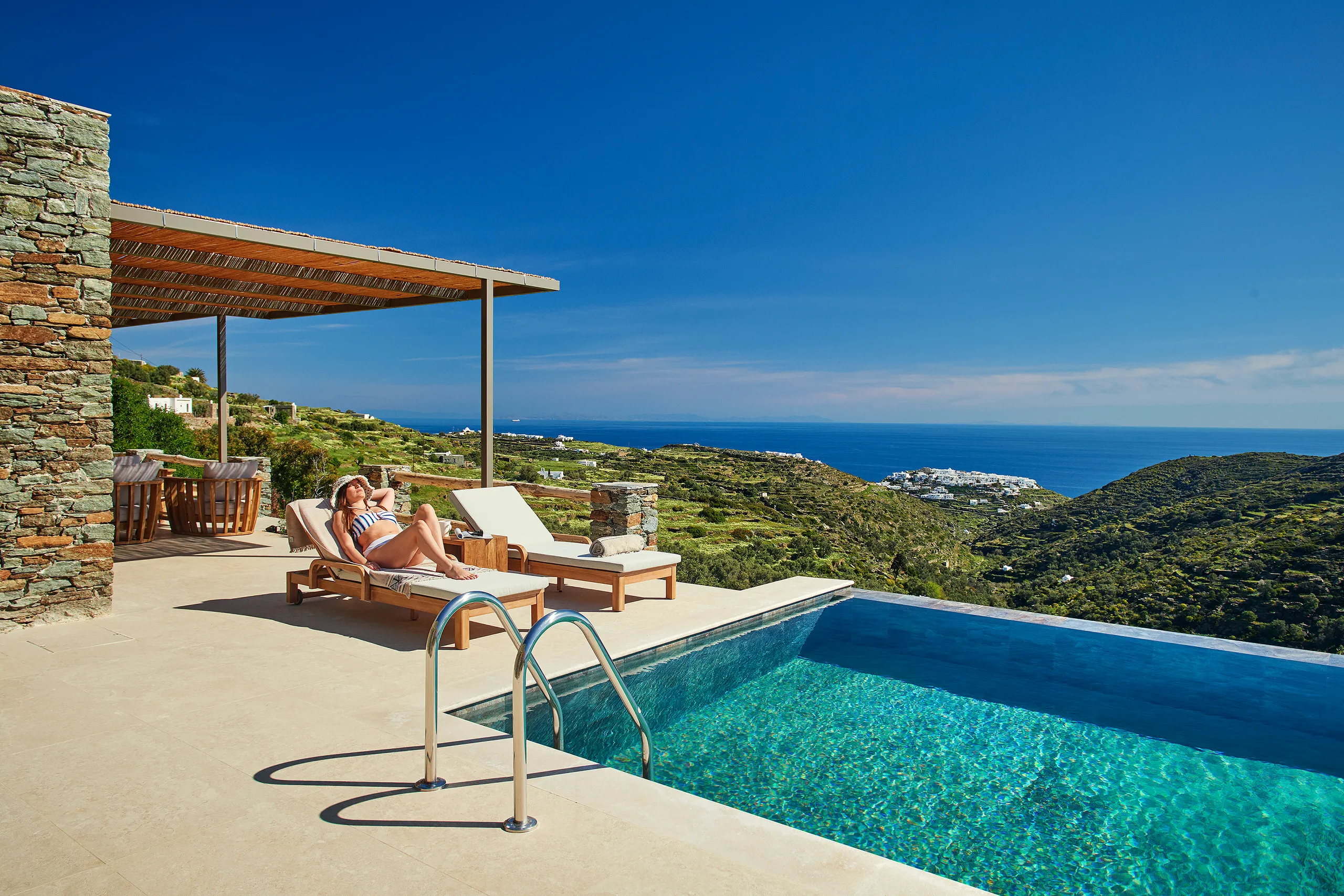 Luxurious Sifnos Getaway with Infinity Pools and Overlooking Vistas — photograph 4