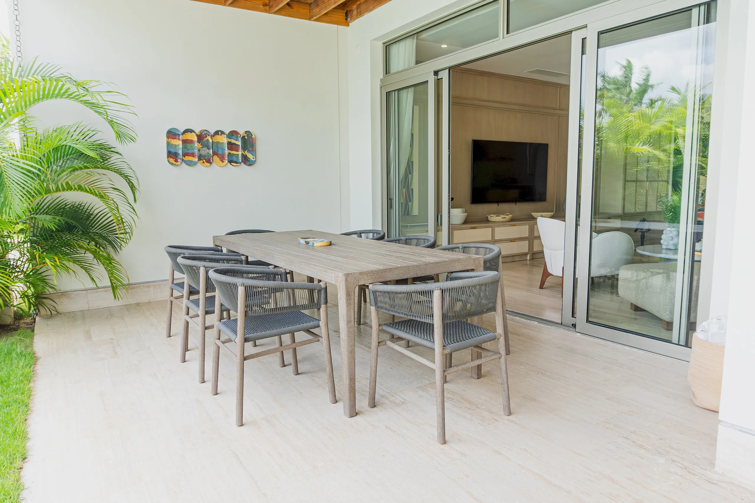 Charming Luxury Villa with Pool and Lush Gardens — photograph 12