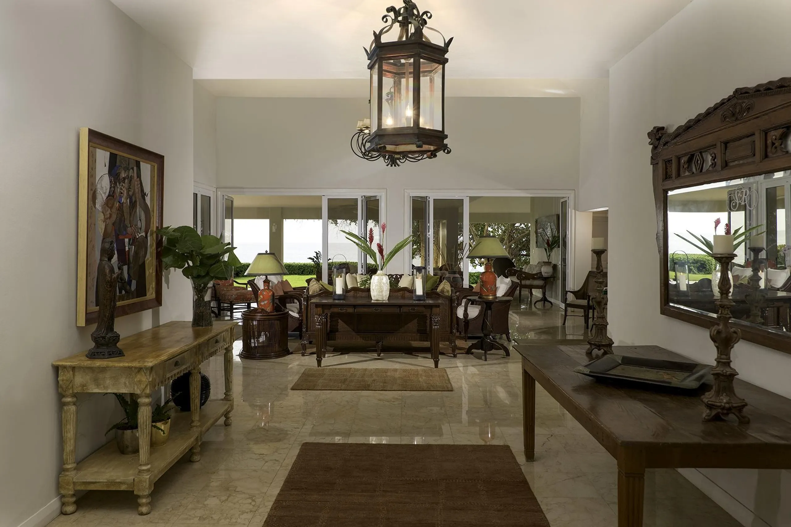Lavish Oceanfront Abode with Private Pool and Overlooking Garden — photograph 5