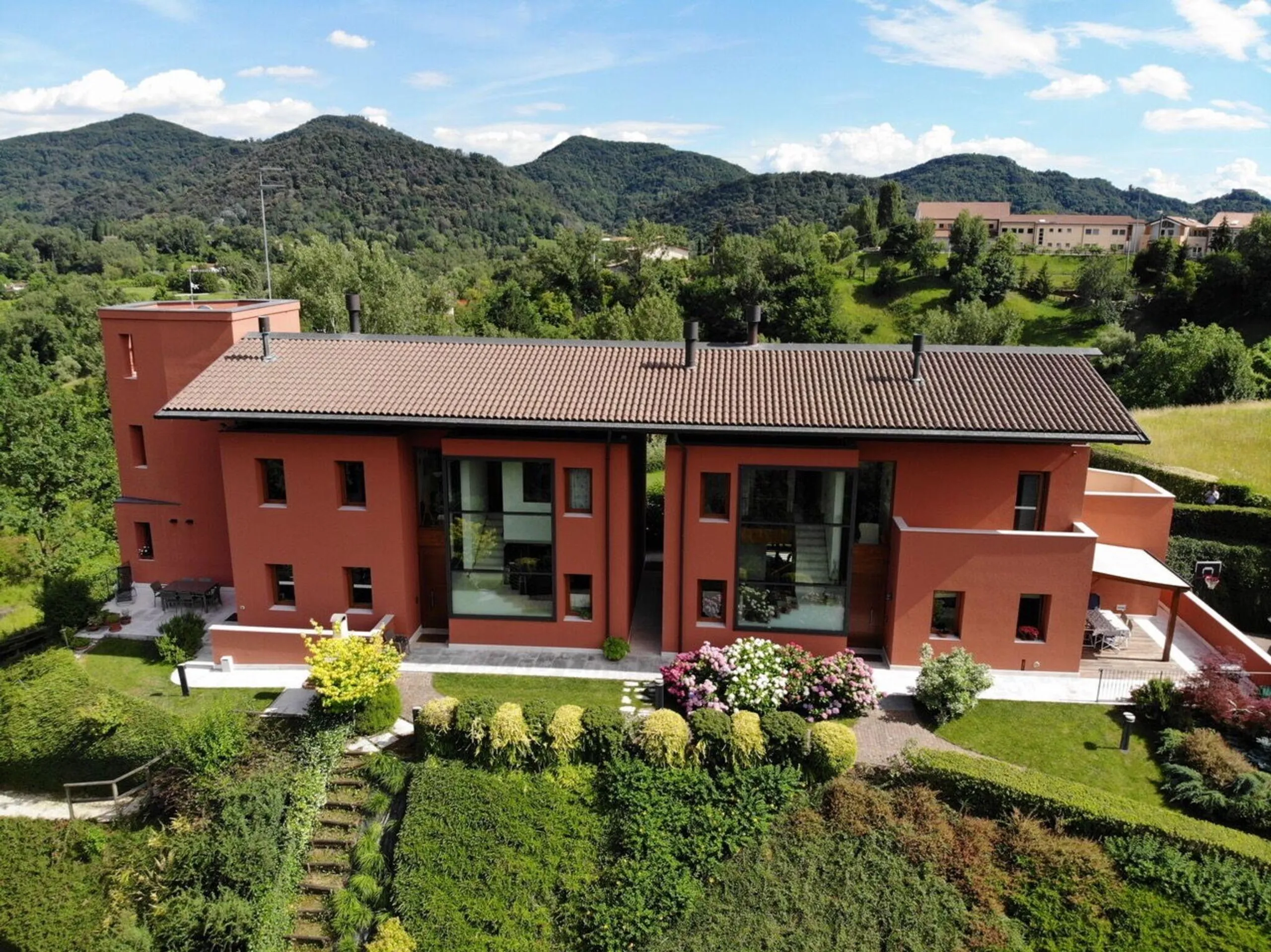 Tranquil Hillside Villa with Private Pool, Jacuzzi & Family Playground — photograph 2