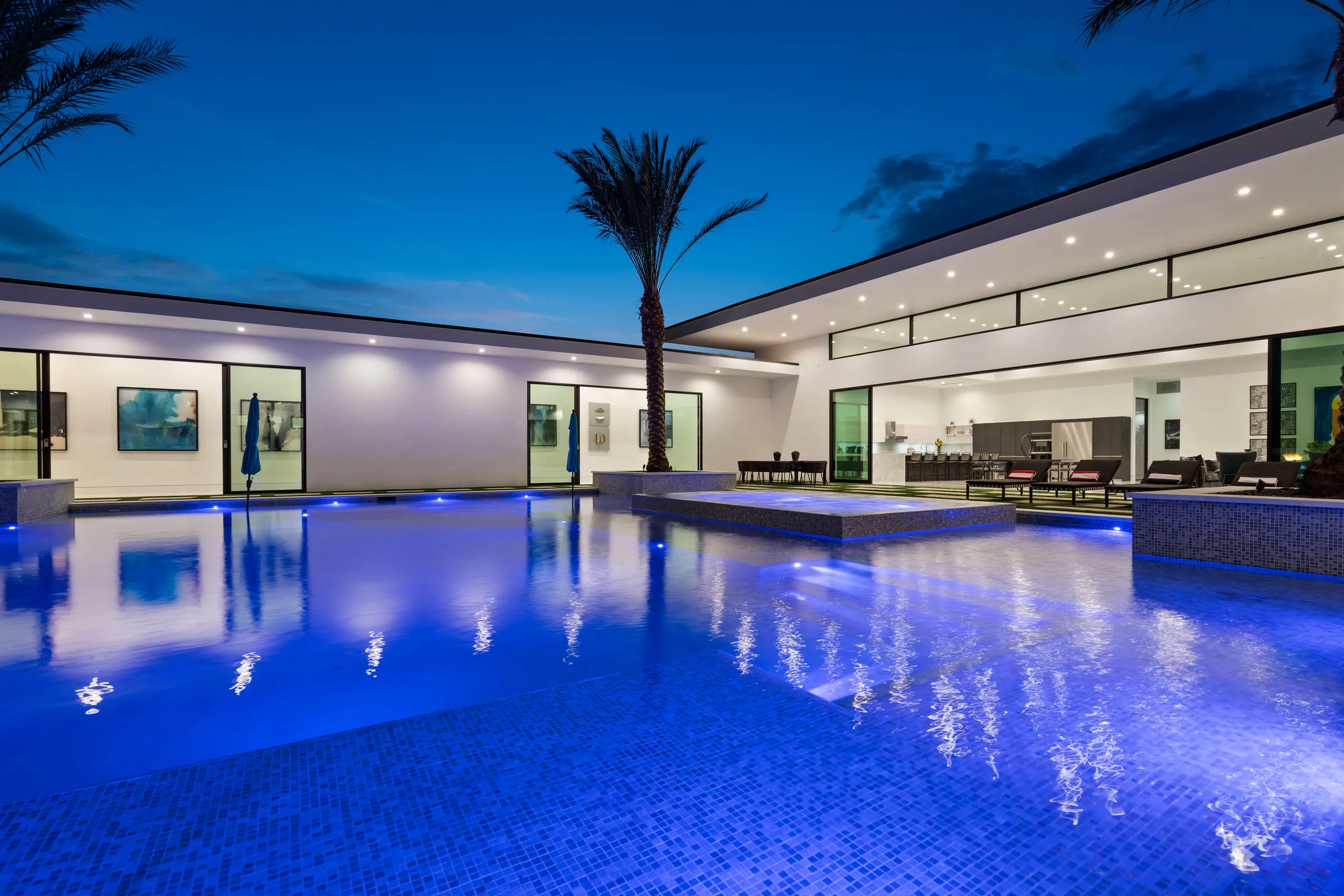 Unmatched Vacation Villa with Private Pool & Modern Architecture — photograph 11