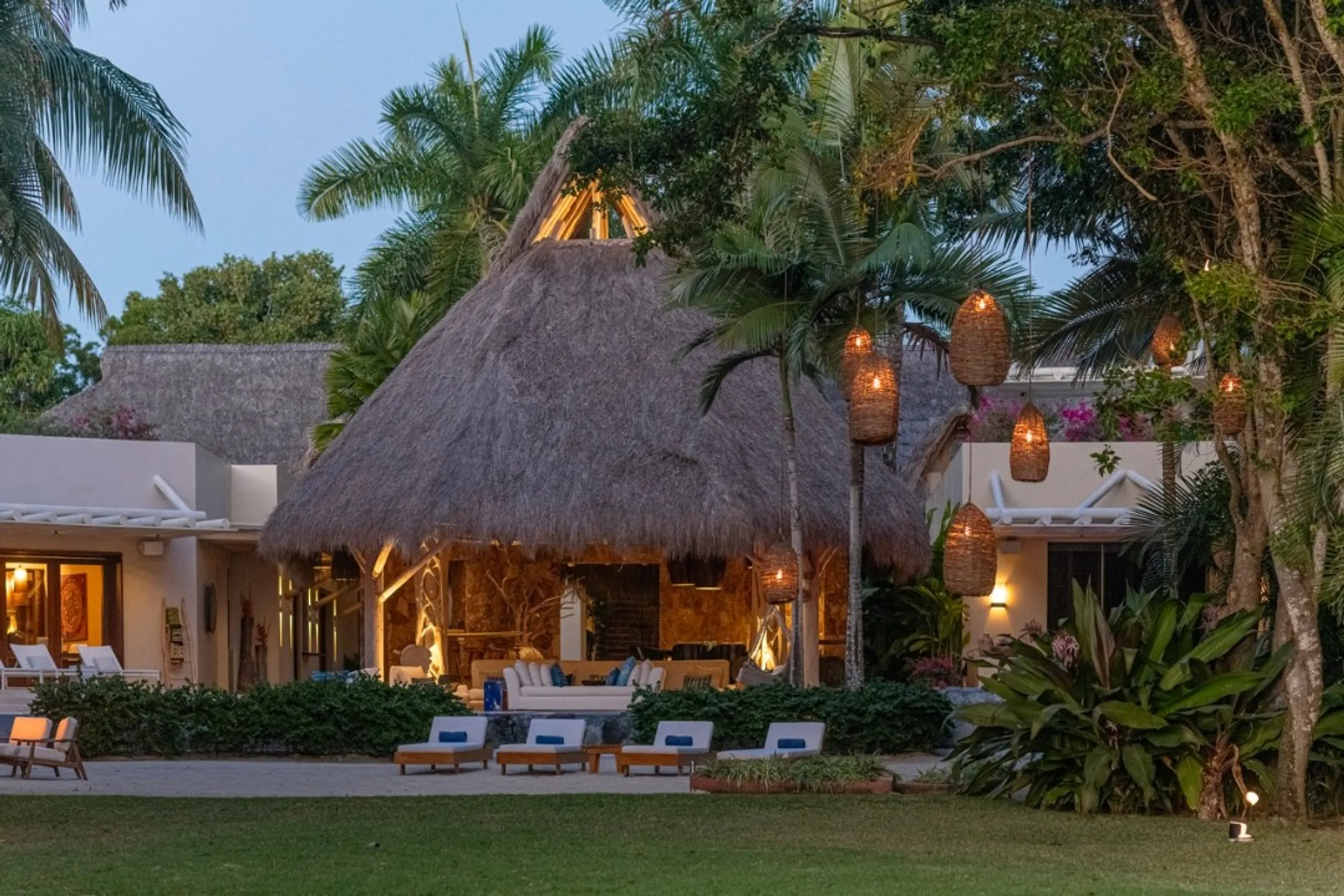 Beachfront Ranchos Estates Villa with 3-Tier Infinity Pool and Direct Beach Access, Punta Mita
