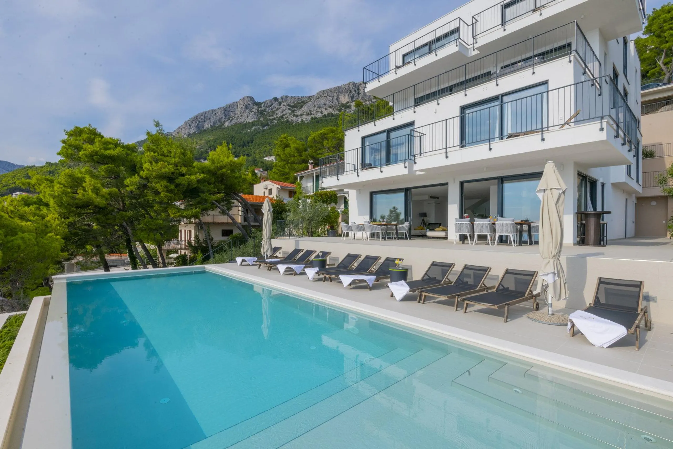 Villa setting in Makarska