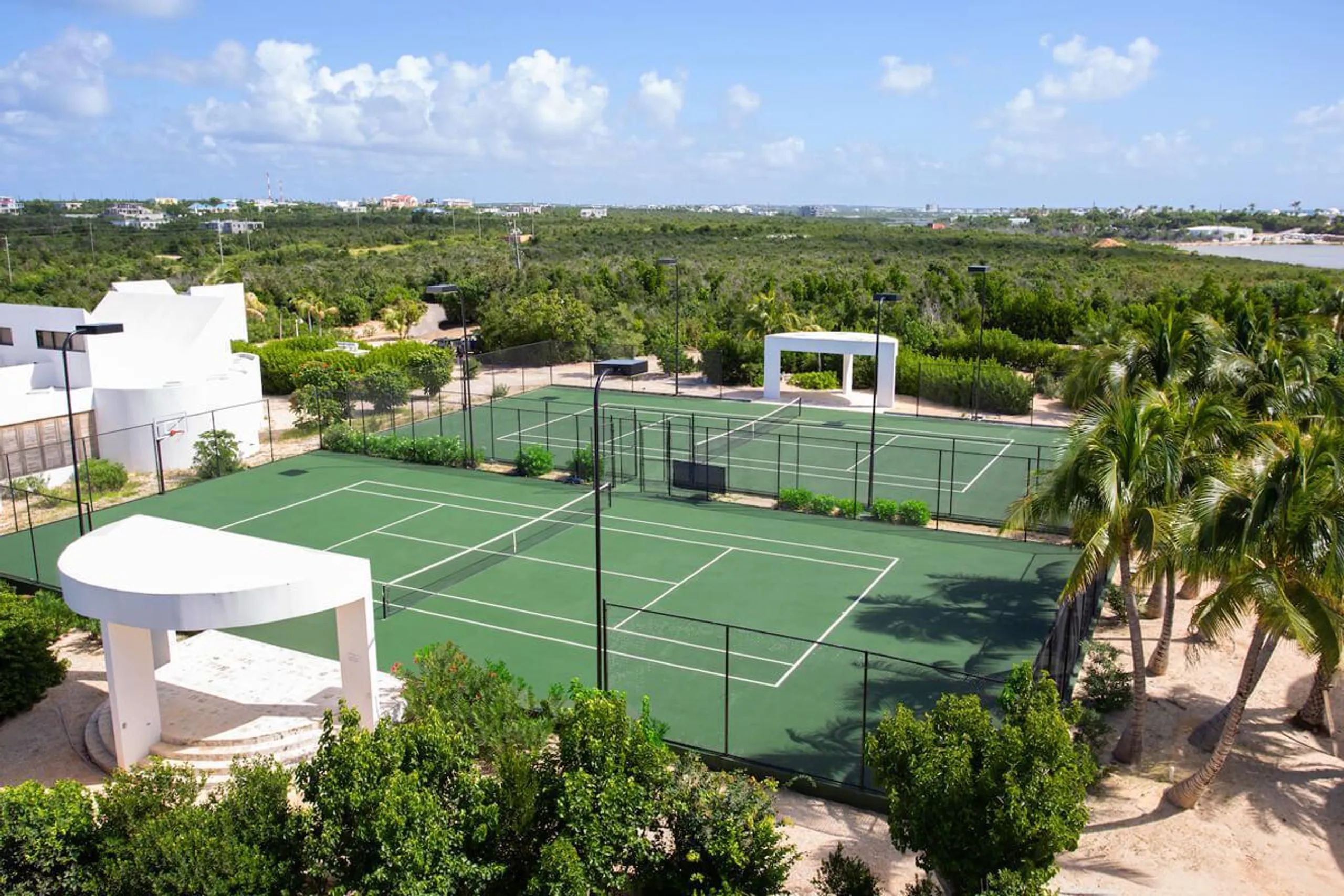 Grand Luxury Beach Front Villa with Private Pool and Skywalk Overlooking Caribbean Sea — photograph 6