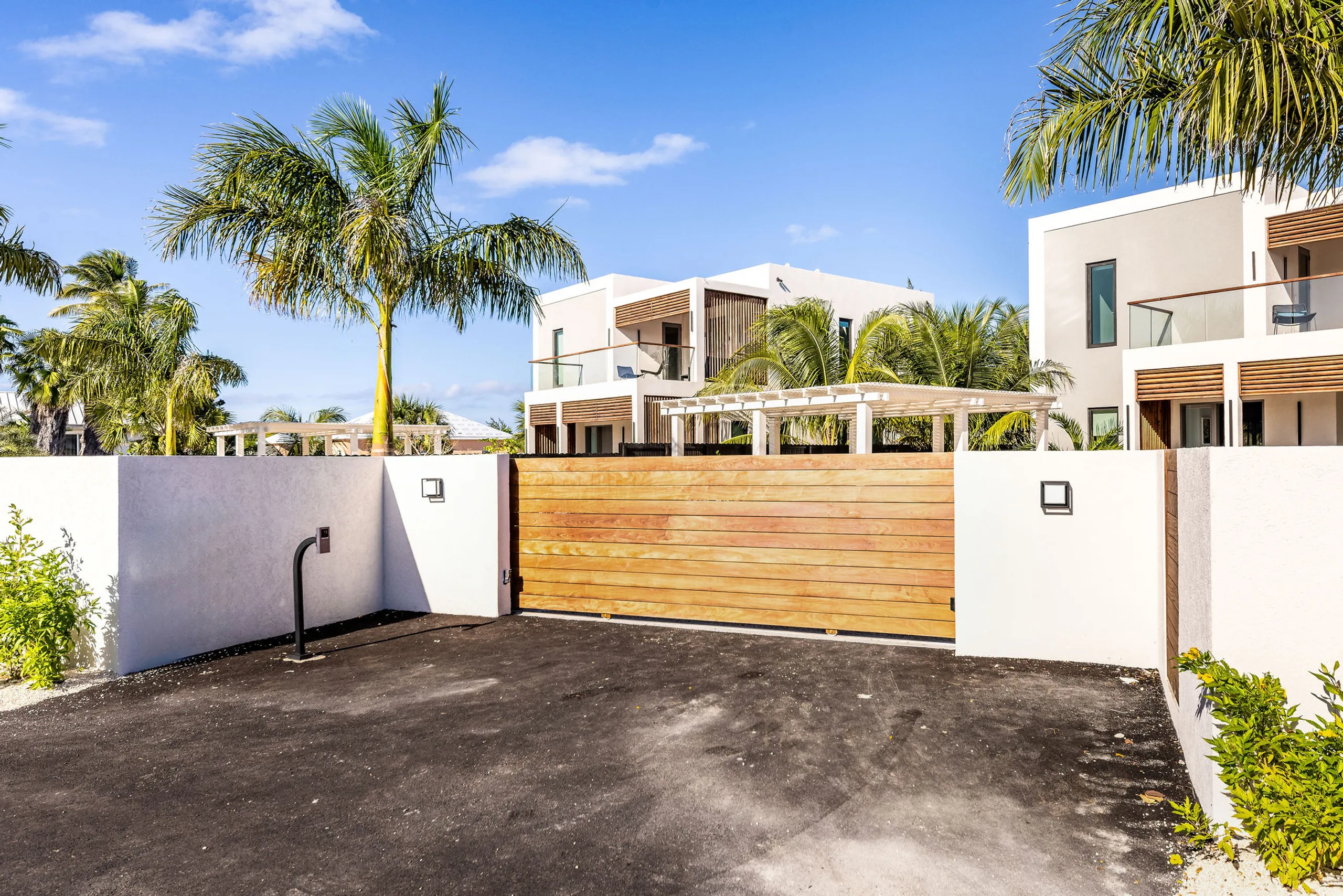 Modern 3 Bedroom Villa with Private Pool, and Lush Garden — photograph 6