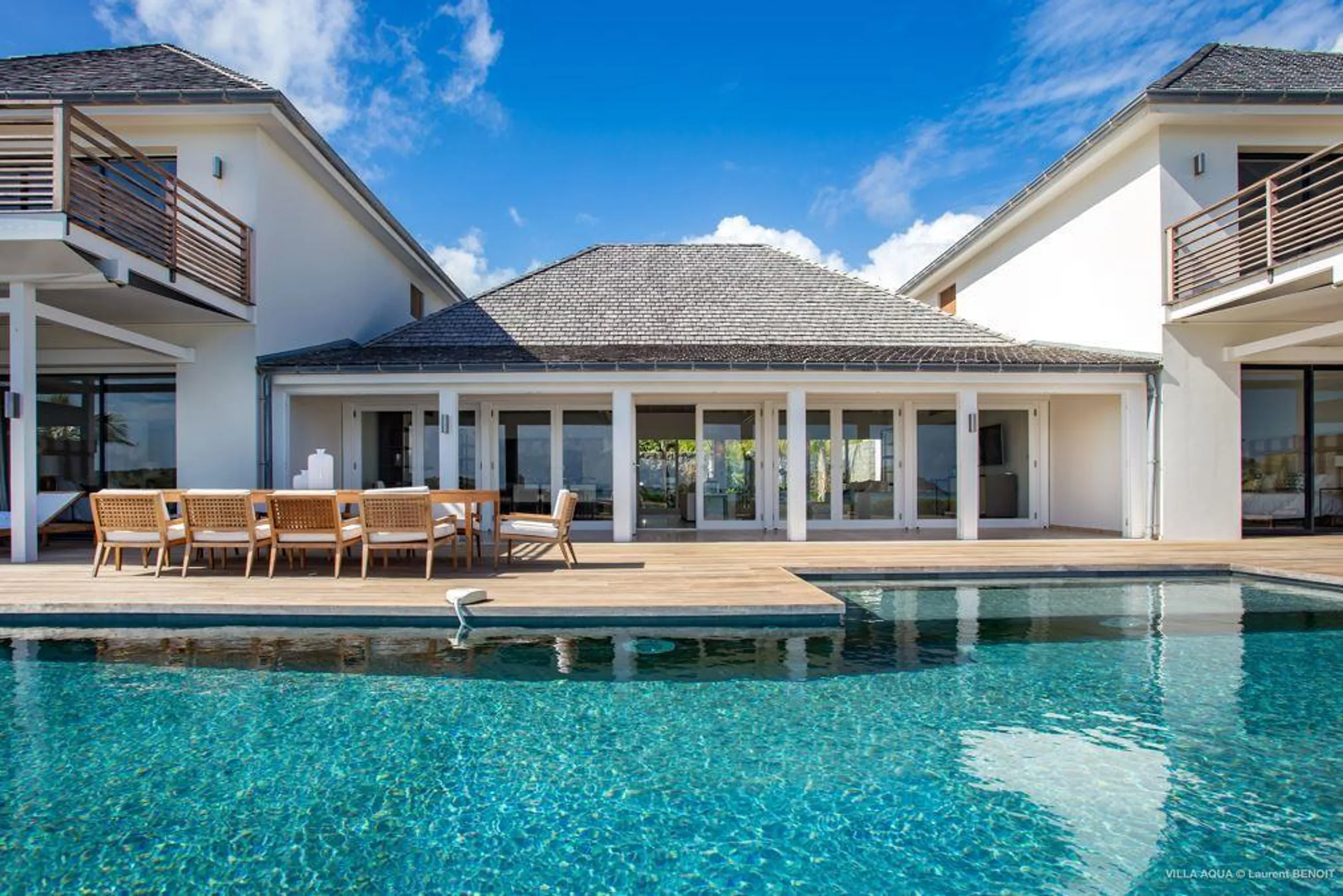 Exceptional Beachfront Villa with Private Pool and Panoramic View of Grand-Cul-de-Sac — photograph 2