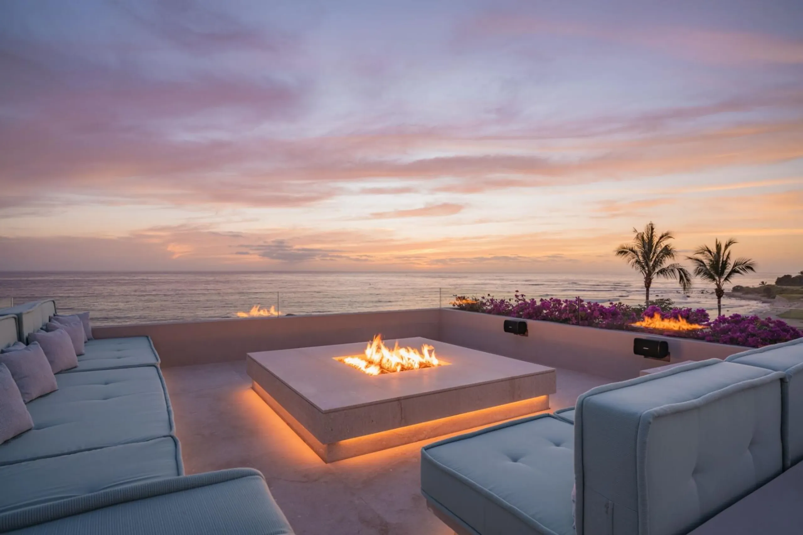 Oceanfront Luxury Estate with Infinity Pool, Theater, Bowling Alley & Spa — photograph 5