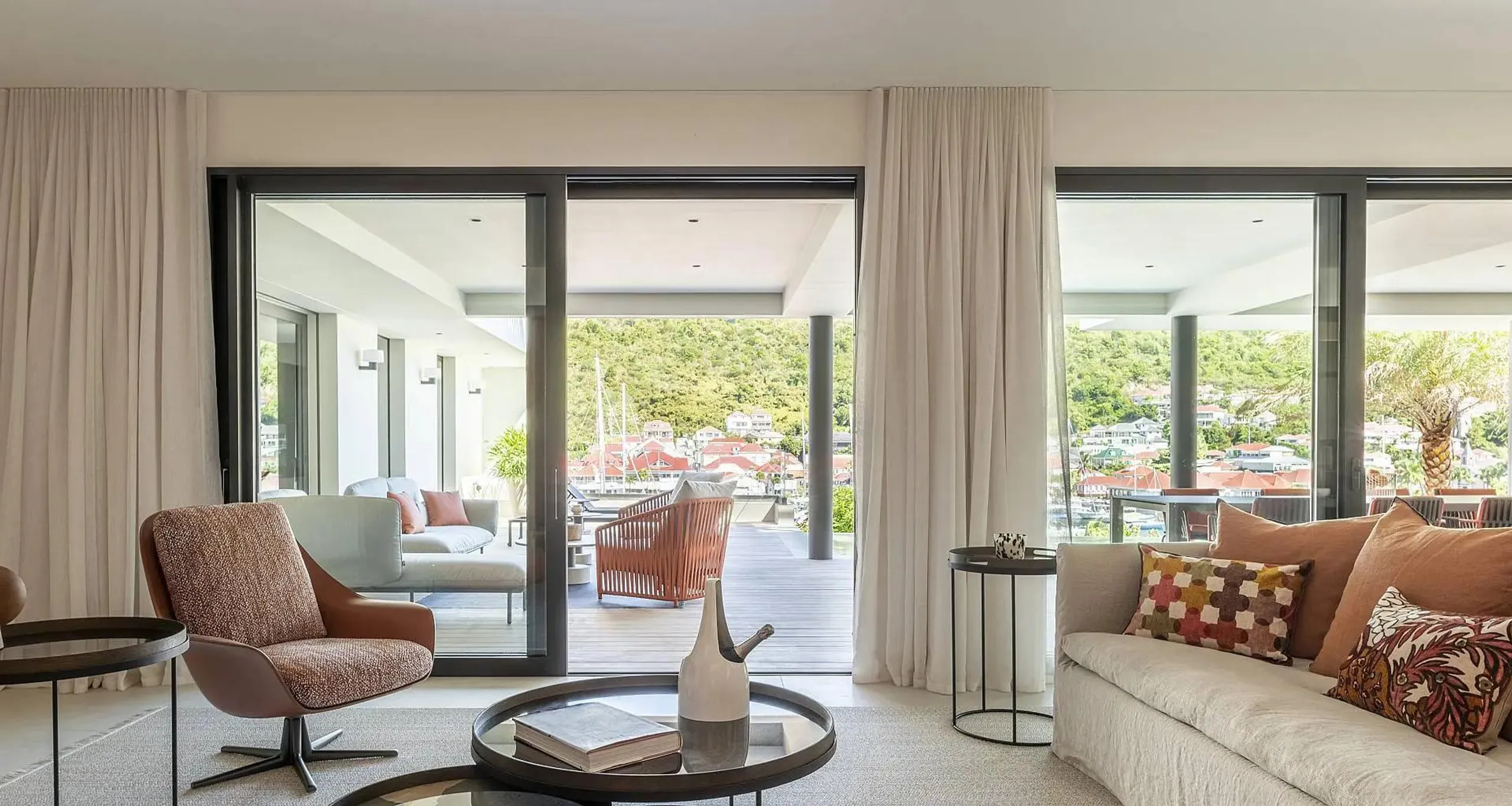 Sophisticated design in the heart of Gustiva. with Private Pool and Stunning Views — photograph 4