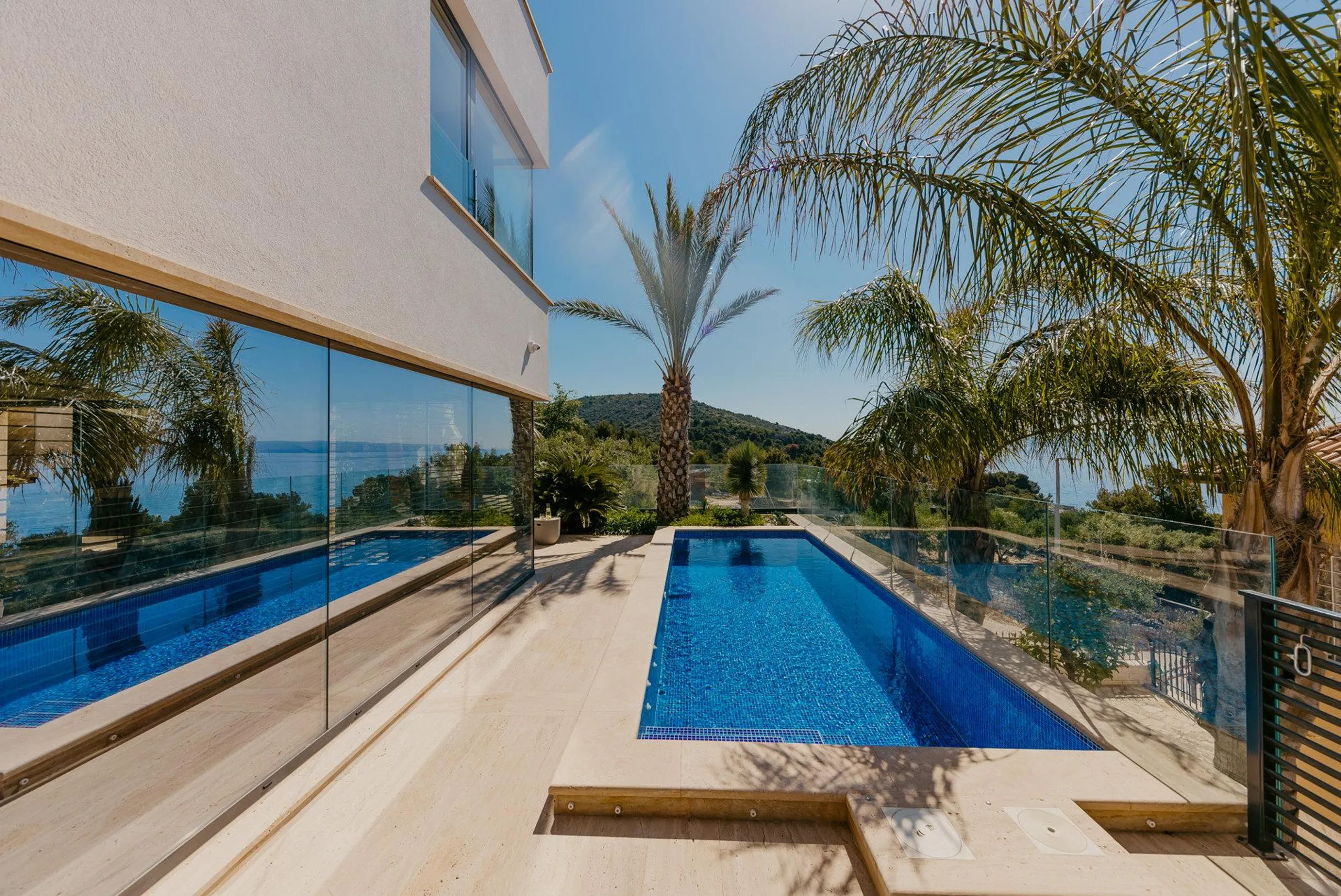Exquisite Villa with Private Pool, Sauna, Jacuzzi and Enchanting Sea Views — photograph 5