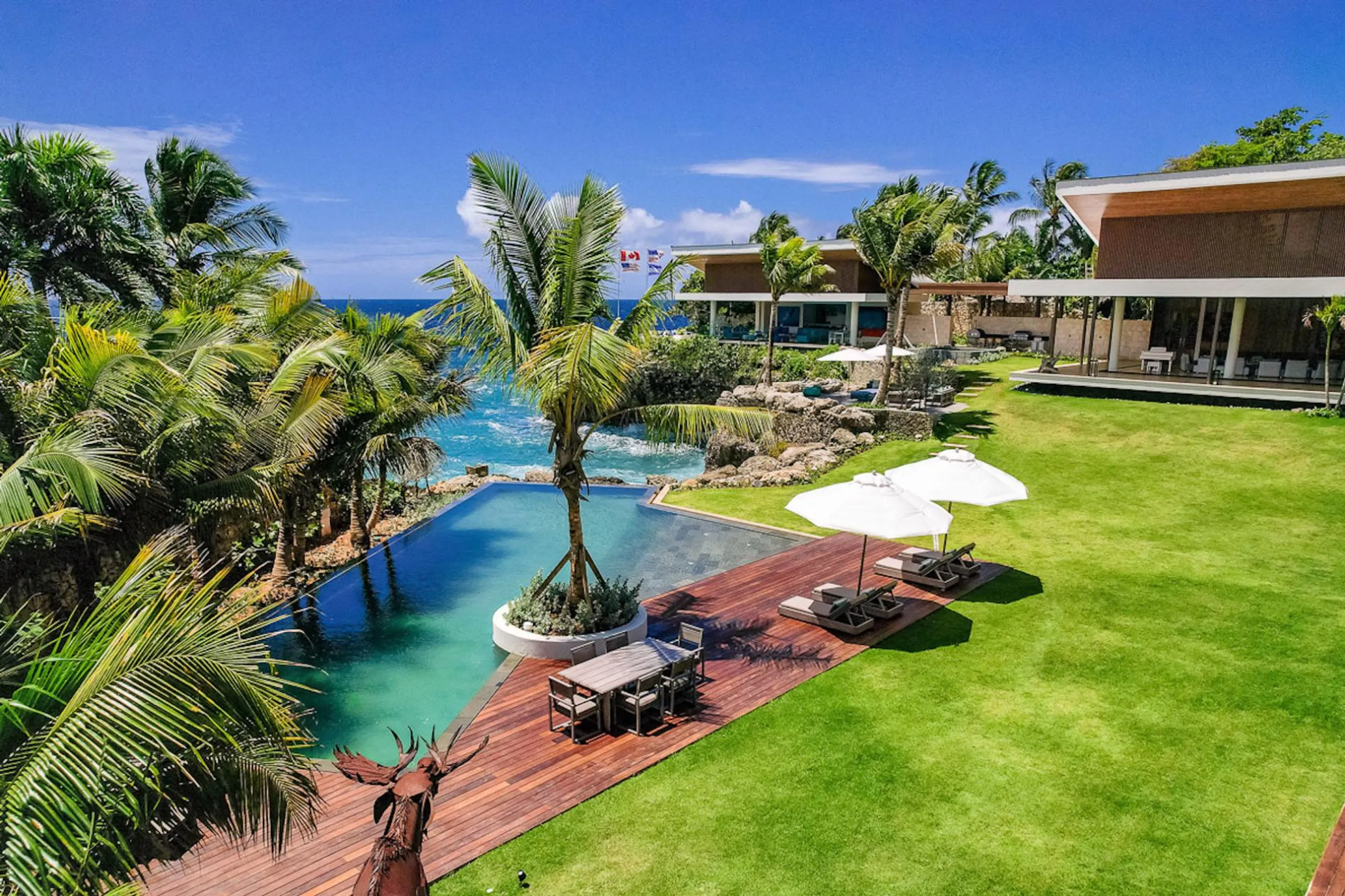 Gleaming Contemporary Villa with Private Pool and Caribbean Sea Views — photograph 2