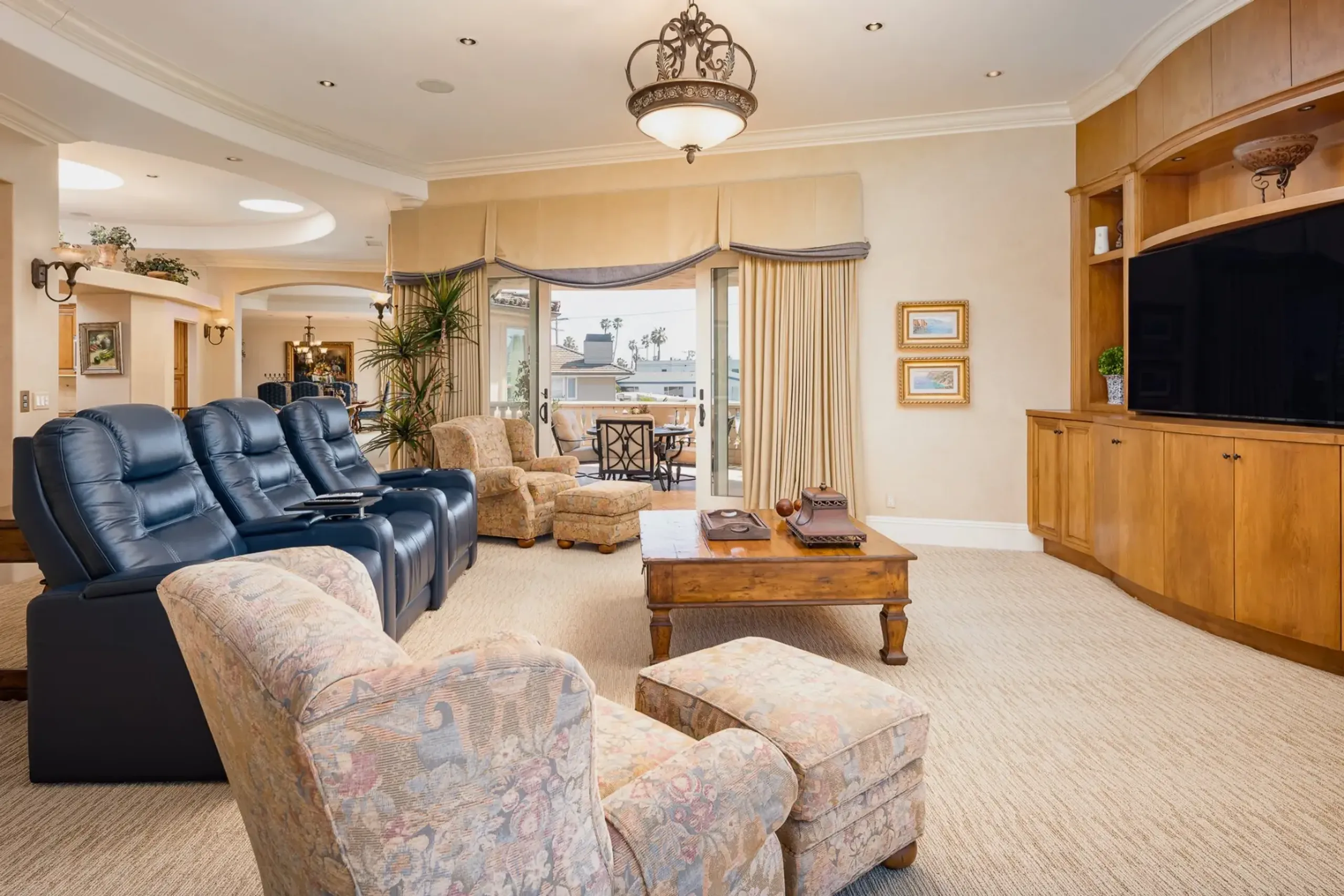 Beachside Tuscan Style Villa with  Ocean Views, Movie Theater, and Spacious Living — photograph 12