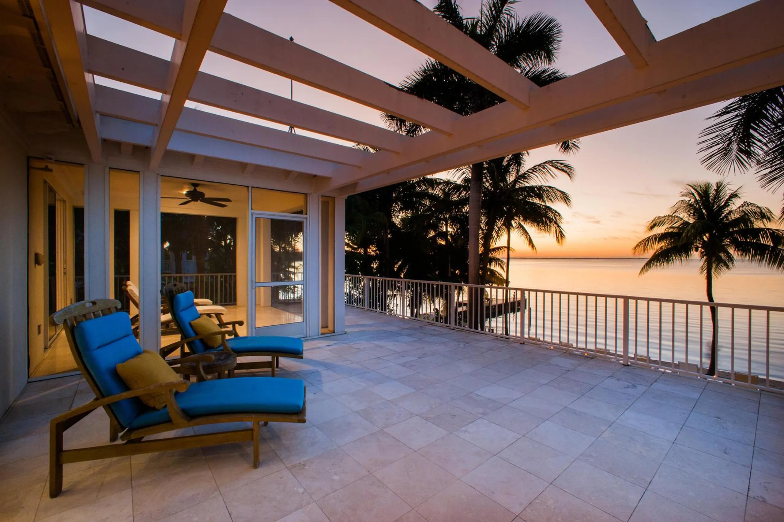 Elegant Cayman Kai Beach Front Estate with Incredible Ocean Views — photograph 8