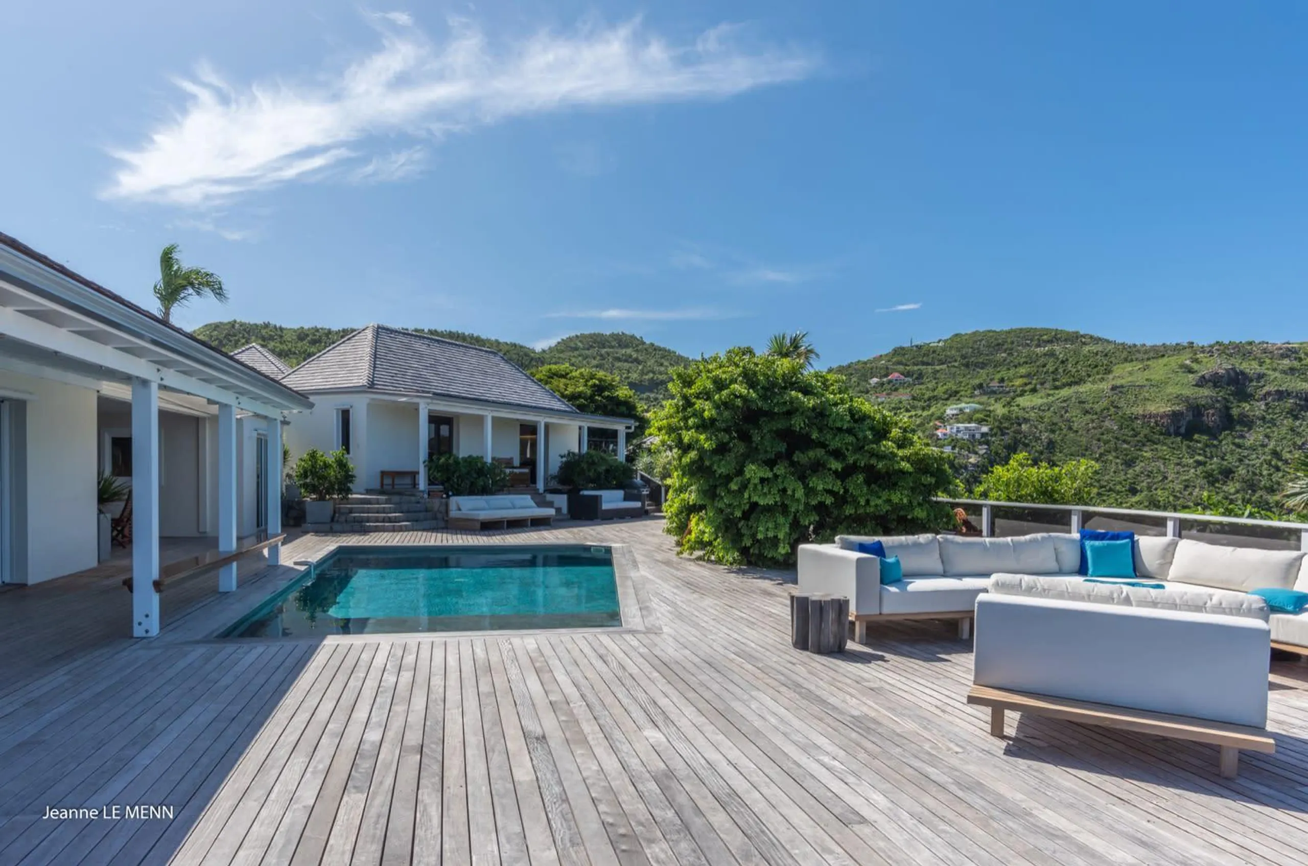Splendorous Seafront Haven with Heated Pool and Panoramic Caribbean Views — photograph 6
