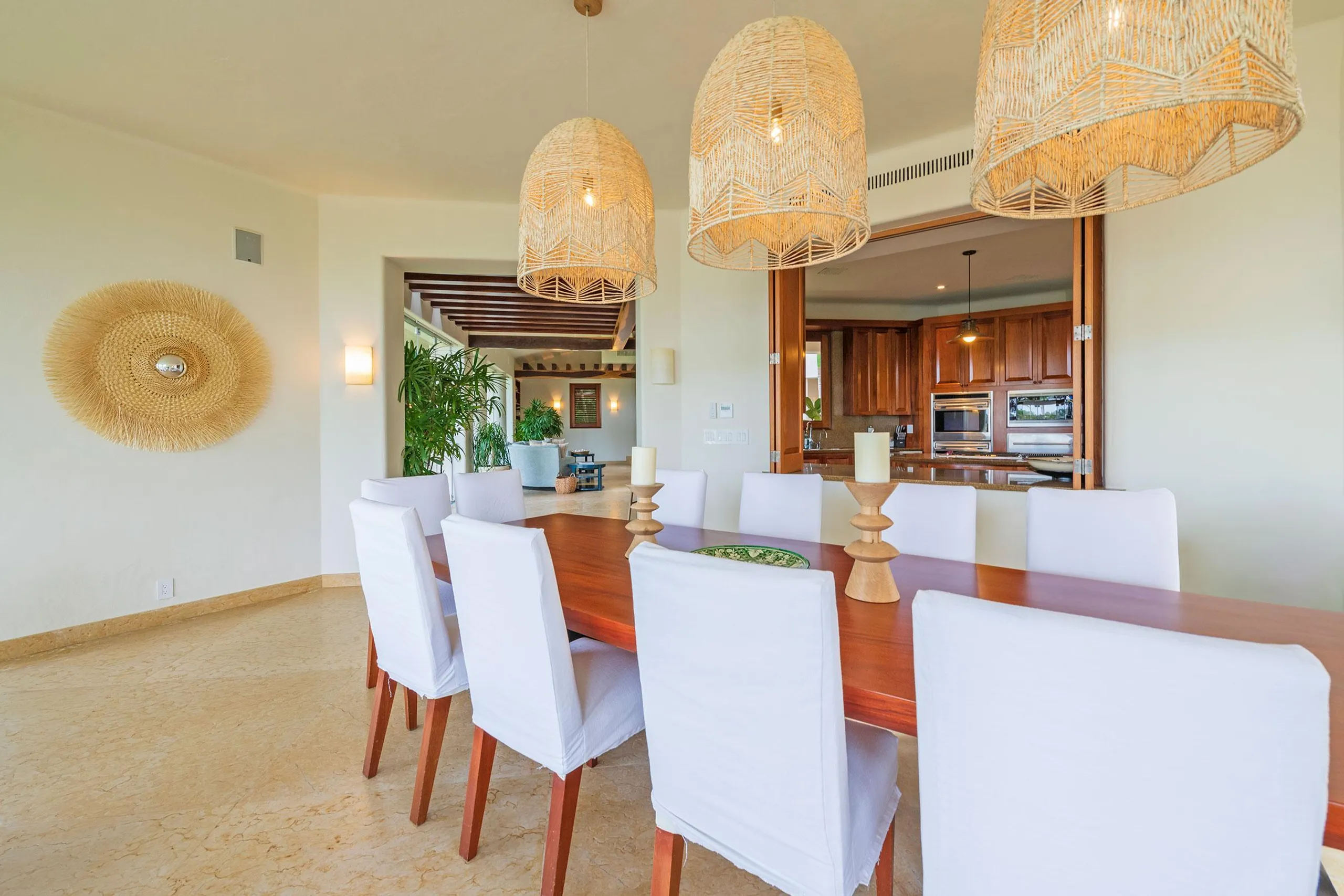 Lush Lagos Del Mar Estate with Infinity Pool and Wonderful Views — photograph 12