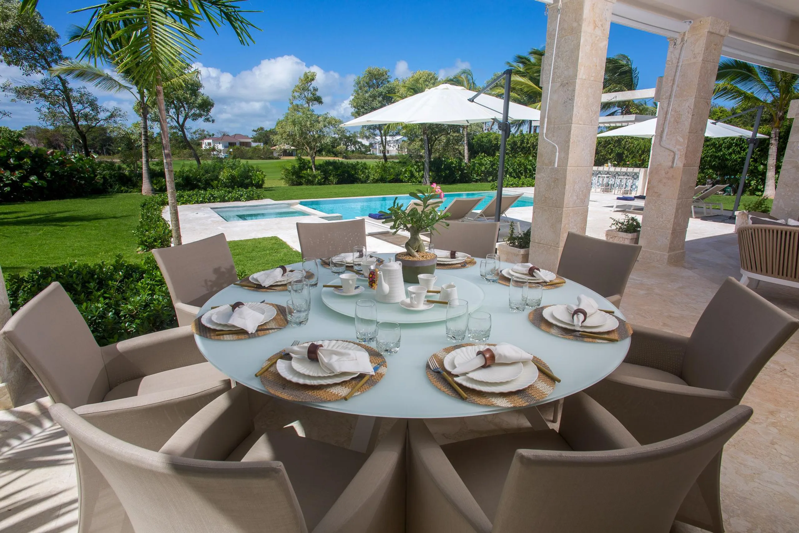 Relaxing Punta Cana Villa with Private Pool, Manicured Lawns, and Resort Perks — photograph 8