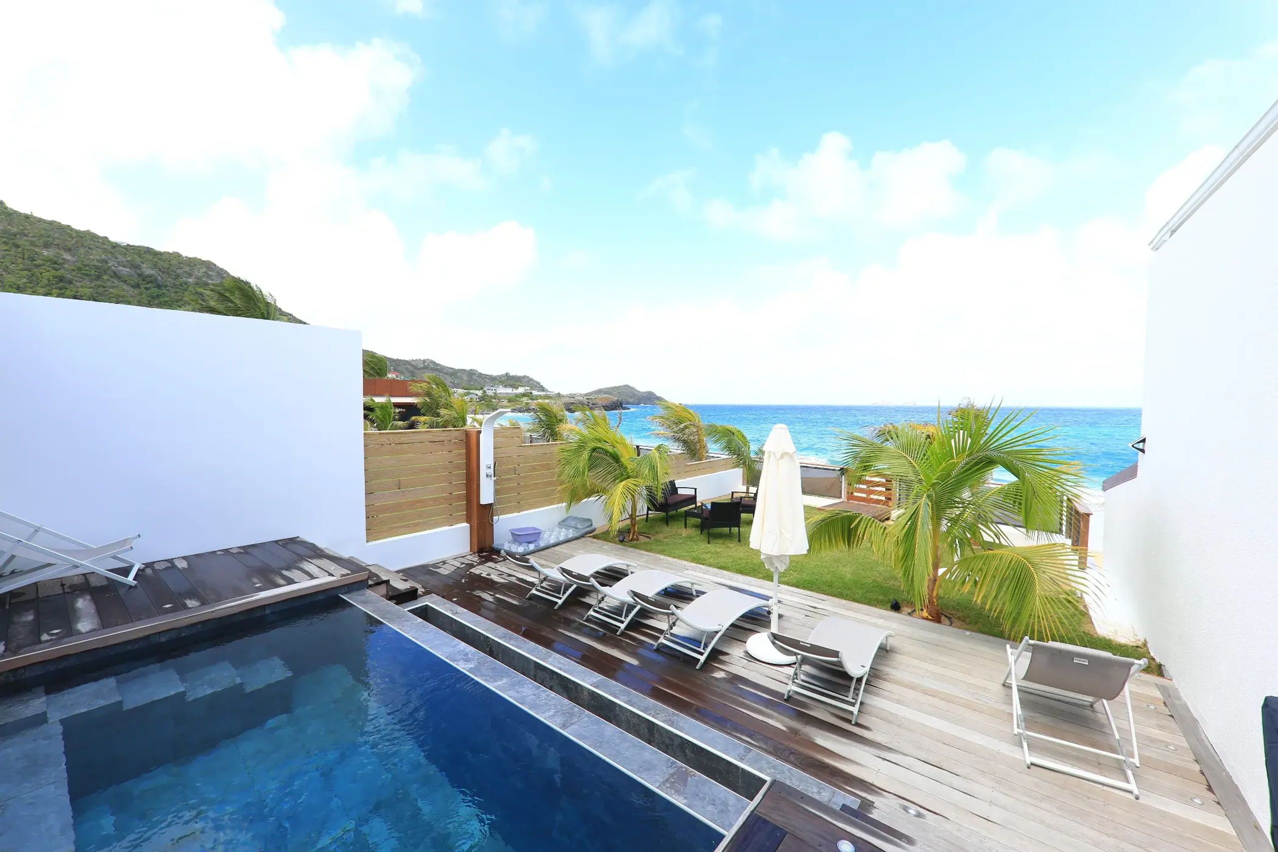 Modern Flamands Beach Villa with Infinity Pool and Walk to Beach — photograph 2