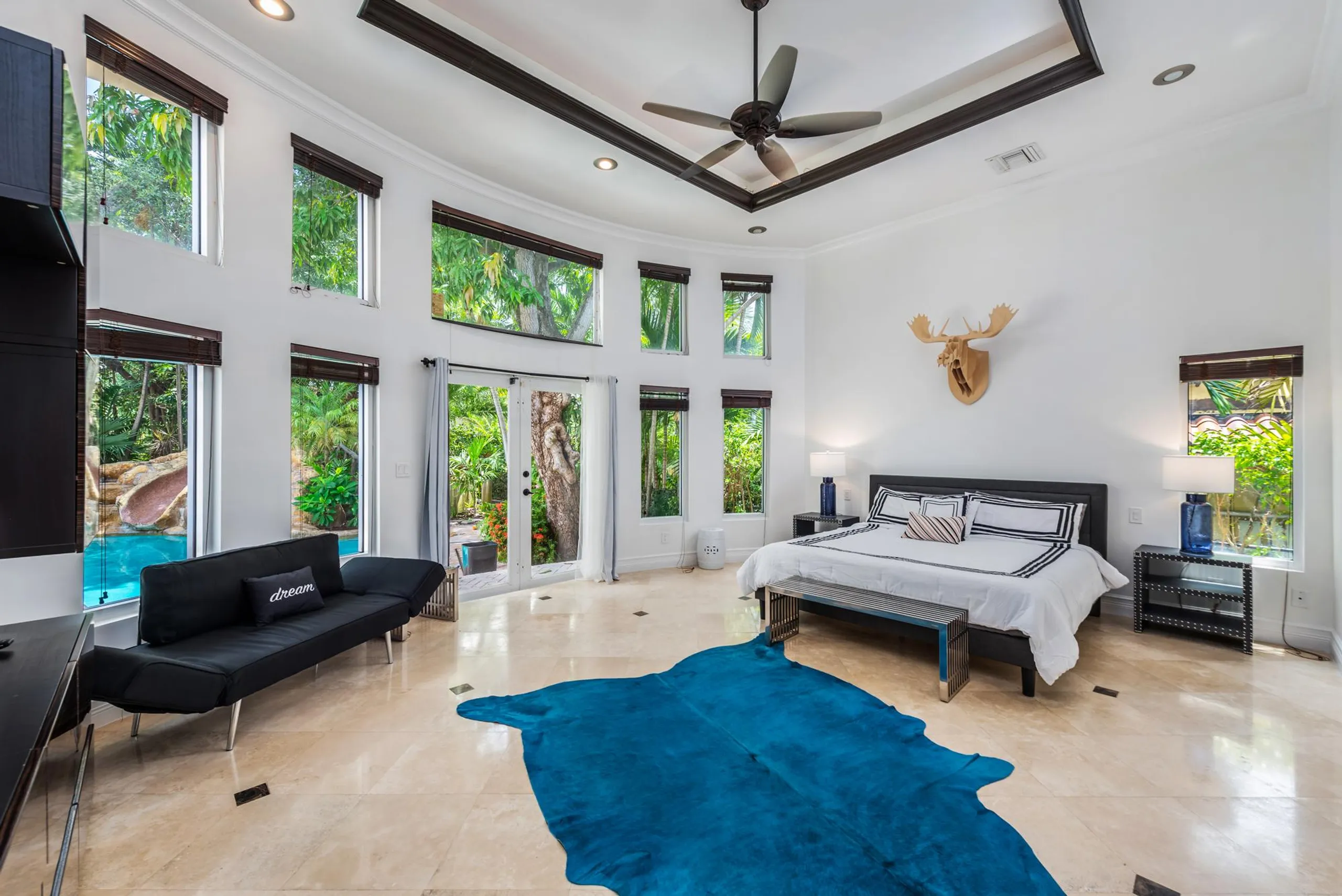 Miami Mirage Villa with Private Pool — photograph 12