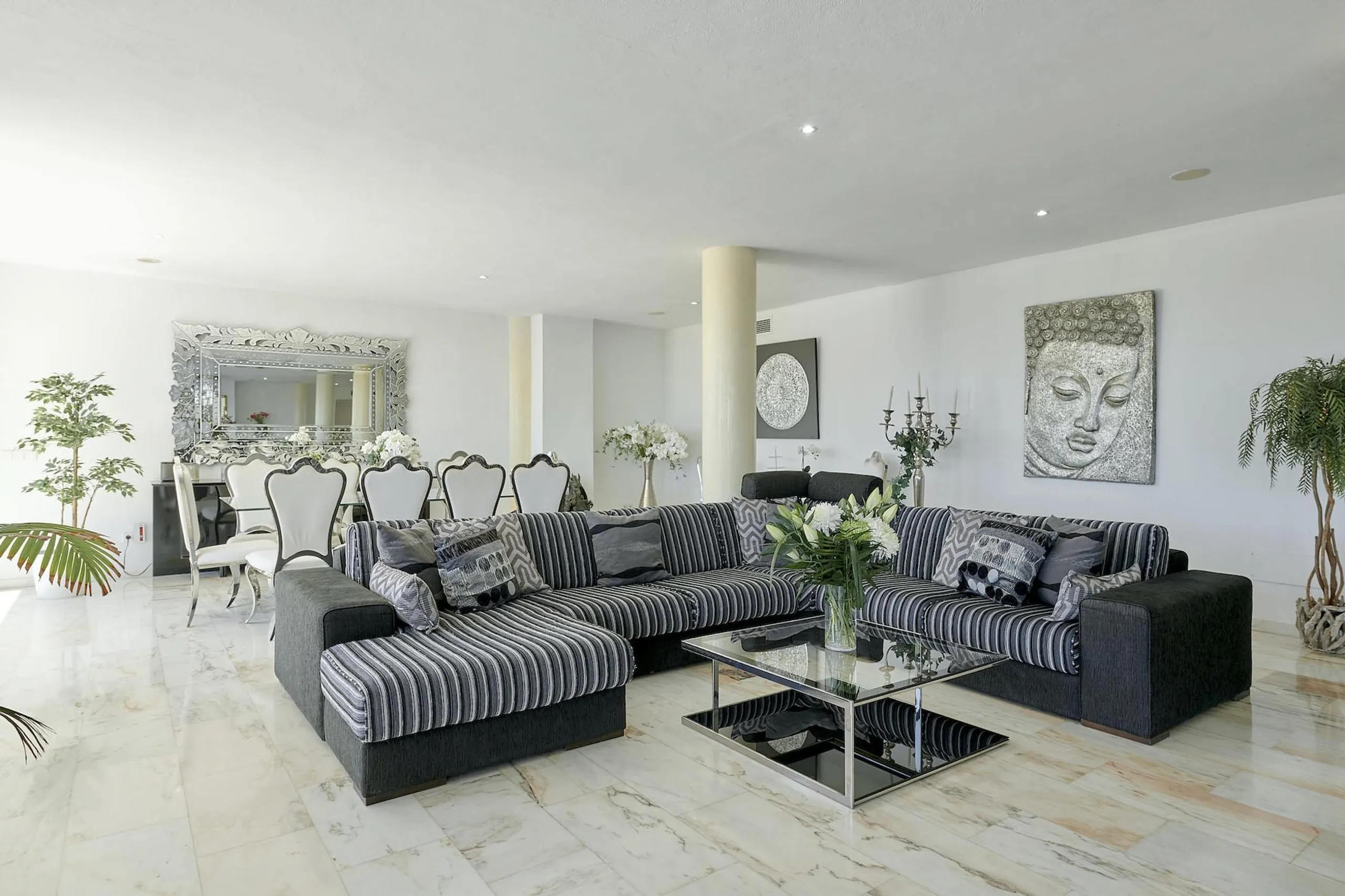 Luxurious Ibiza Ocean Estate with Private Pool and Outdoor Entertainment Area — photograph 12