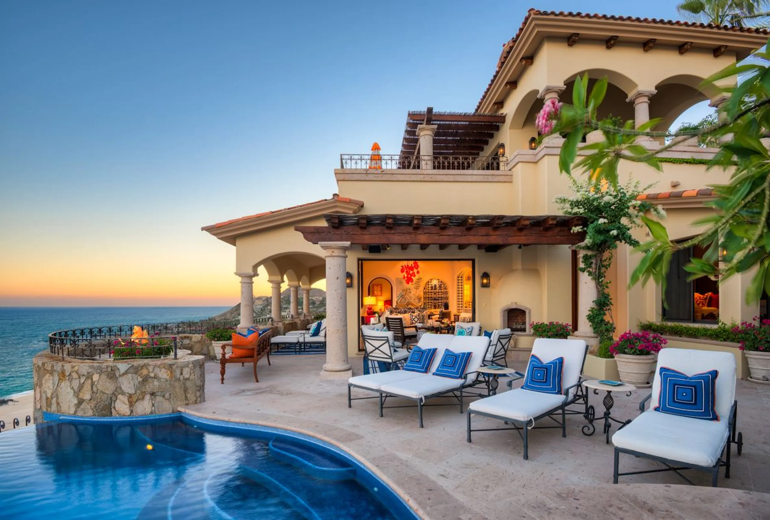Exquisite Sea-Facing Villa in Los Cabo with Private Infinity Pool and Jacuzzi — photograph 2