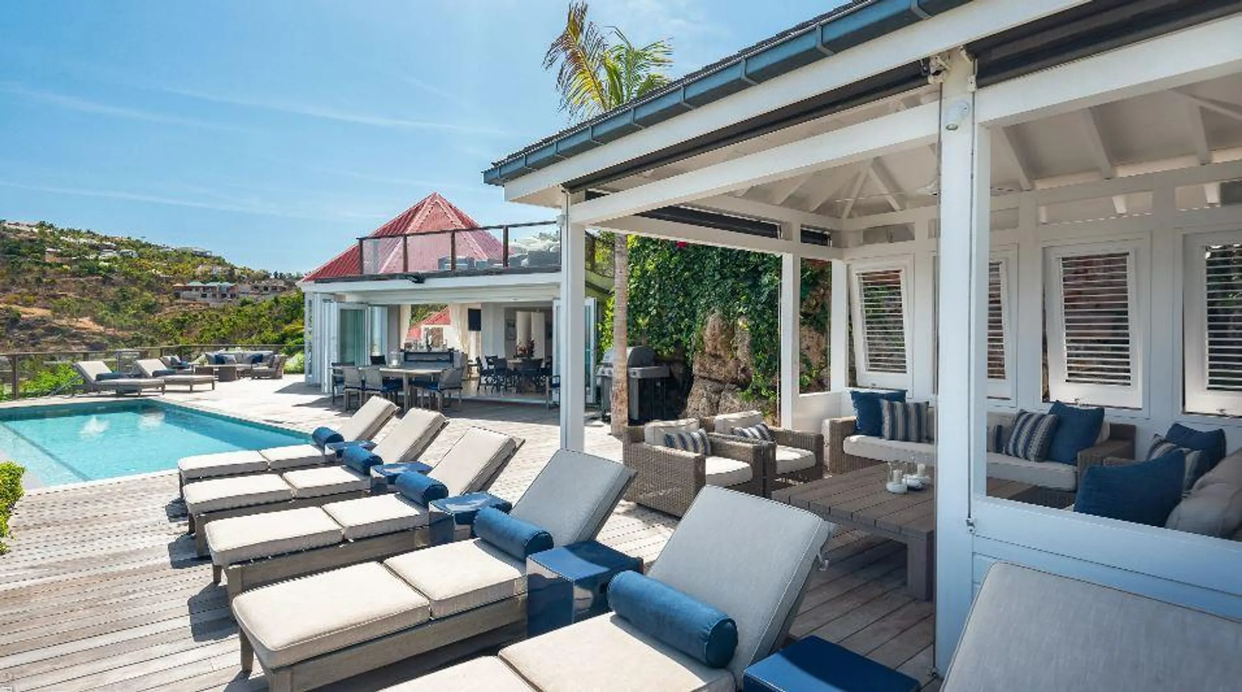 Chic Luxe Villa in St. Barth's: Breathtaking Views of St. Jean Bay — photograph 4