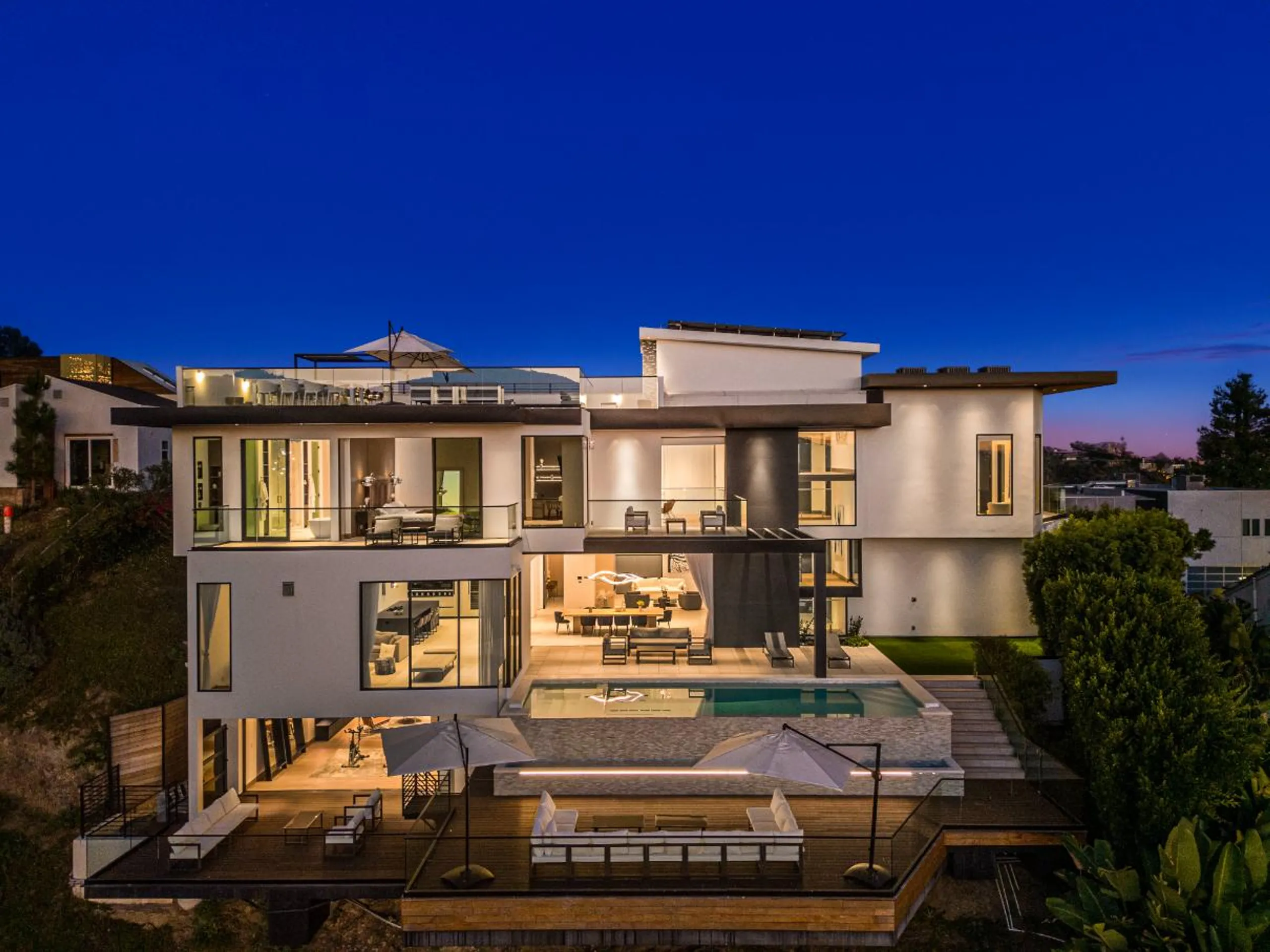 Grand Bel AIr Luxury Modern Estate with Infinity Pool and Panoramic Views — photograph 4