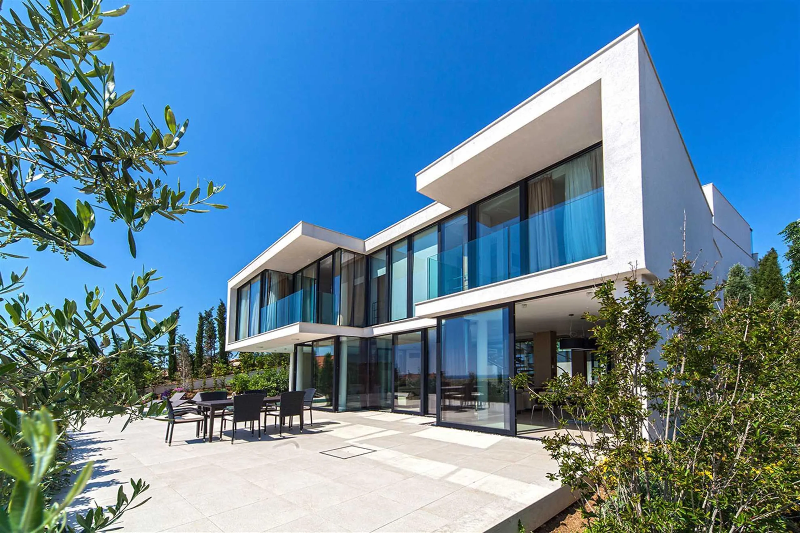 Ornate Villa with Pool and Adriatic Coast Views — photograph 2
