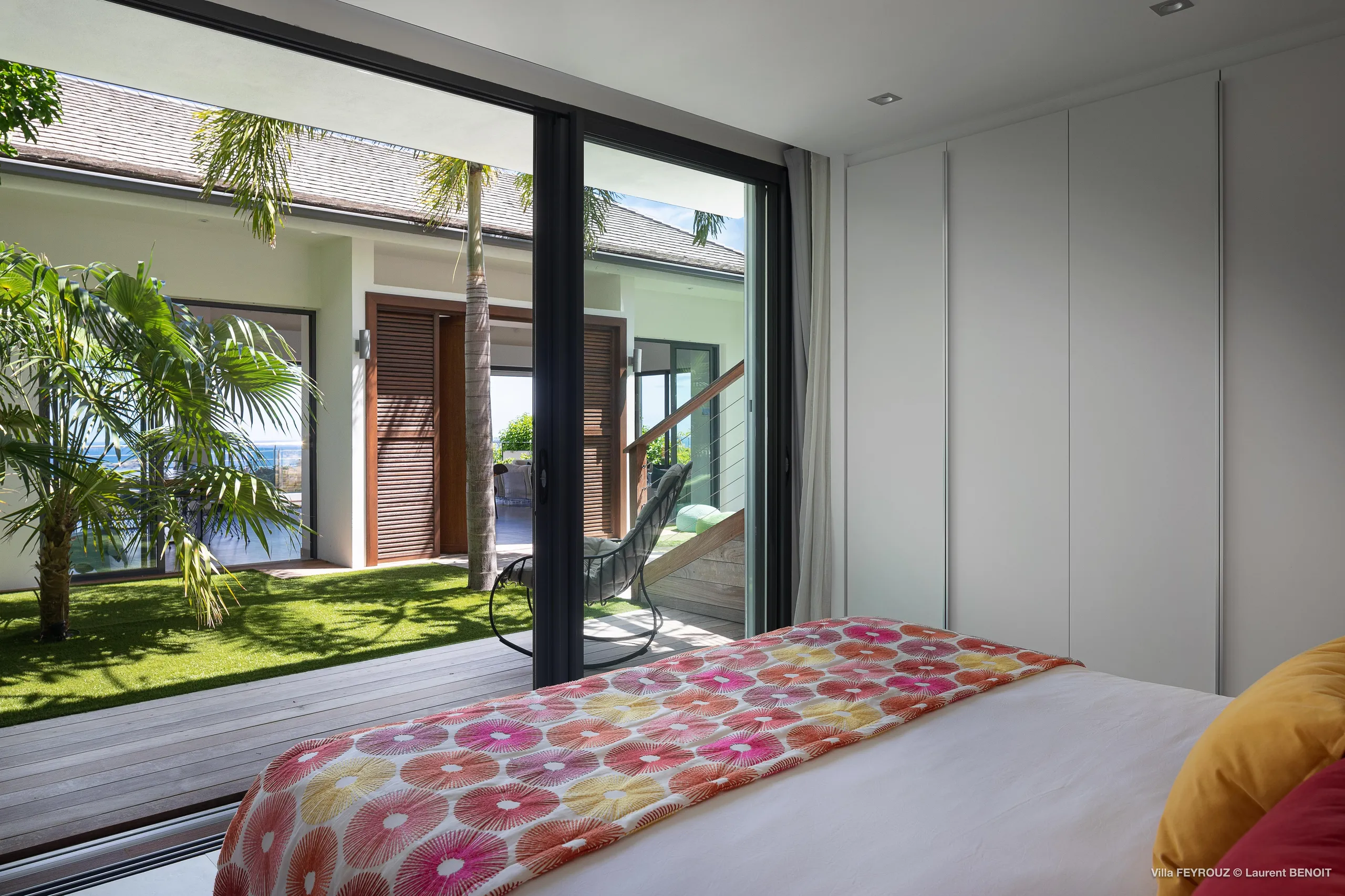 Exquisite Oceanfront Villa with Private Pool and Zen Gardens — photograph 11