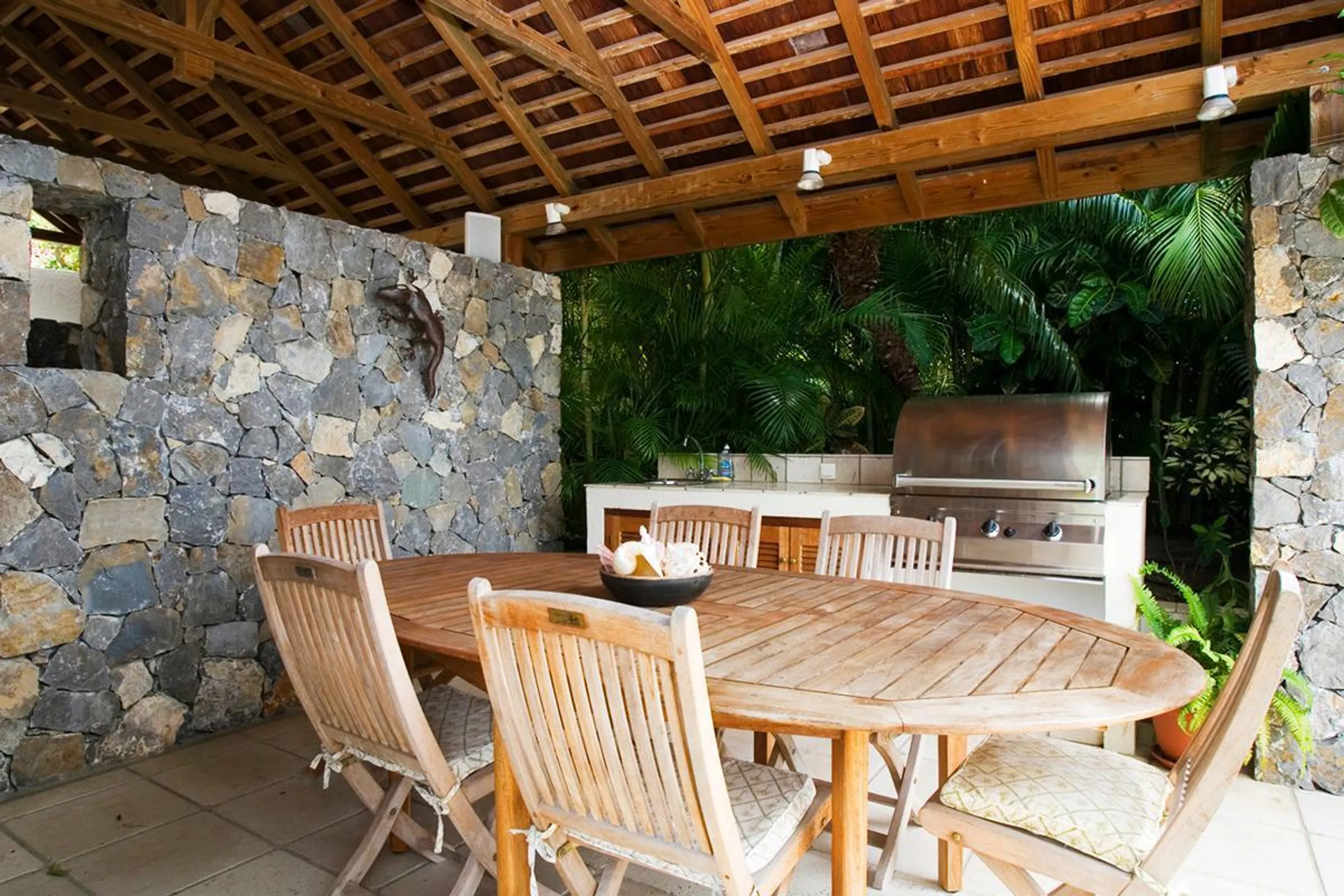 Elegant Paradise Escape with Private Pool and Ocean Views — photograph 7