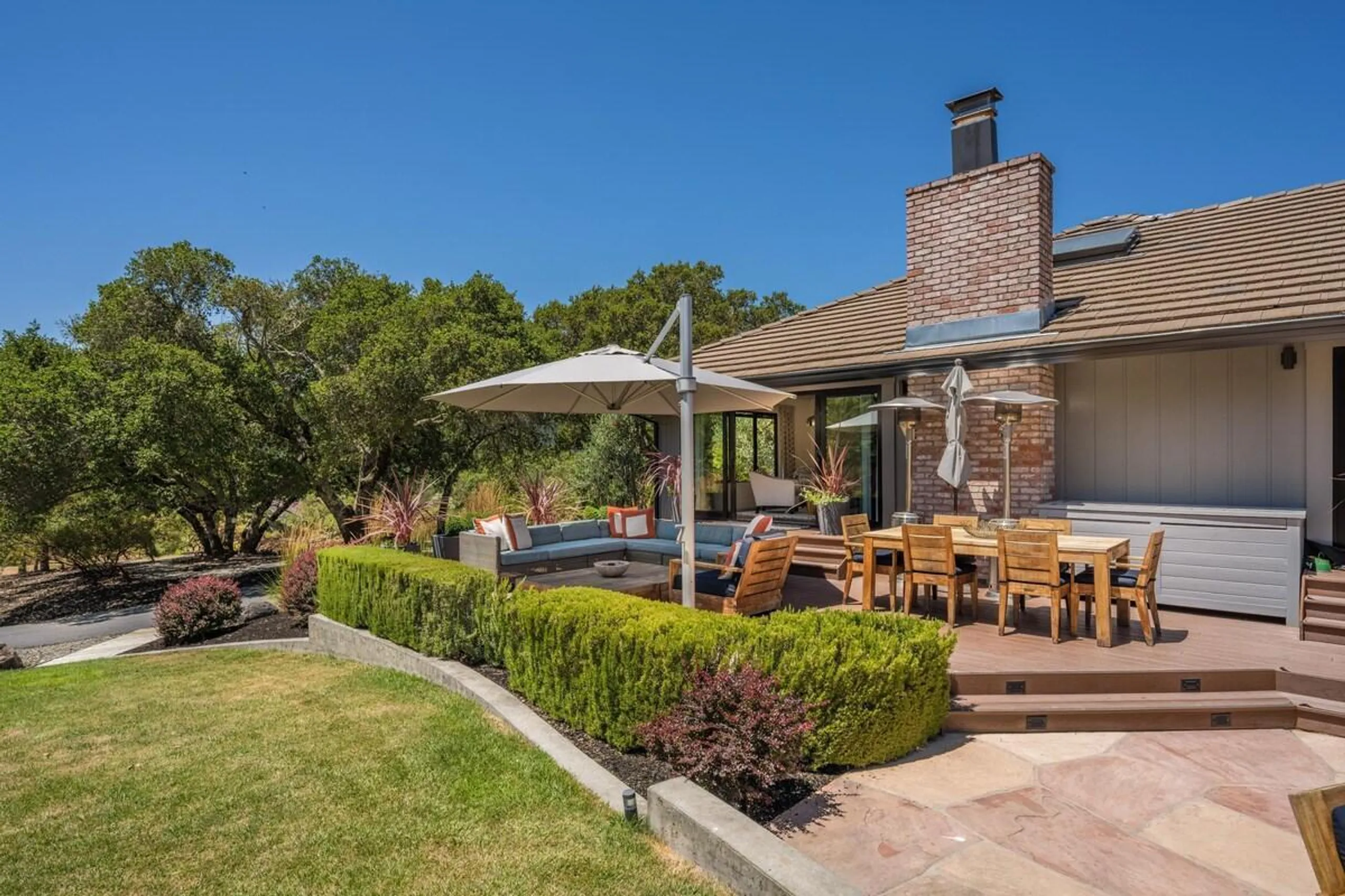 Chic Calistoga Wine Ranch Estate with Pool, Hot Tub and Tennis — photograph 3