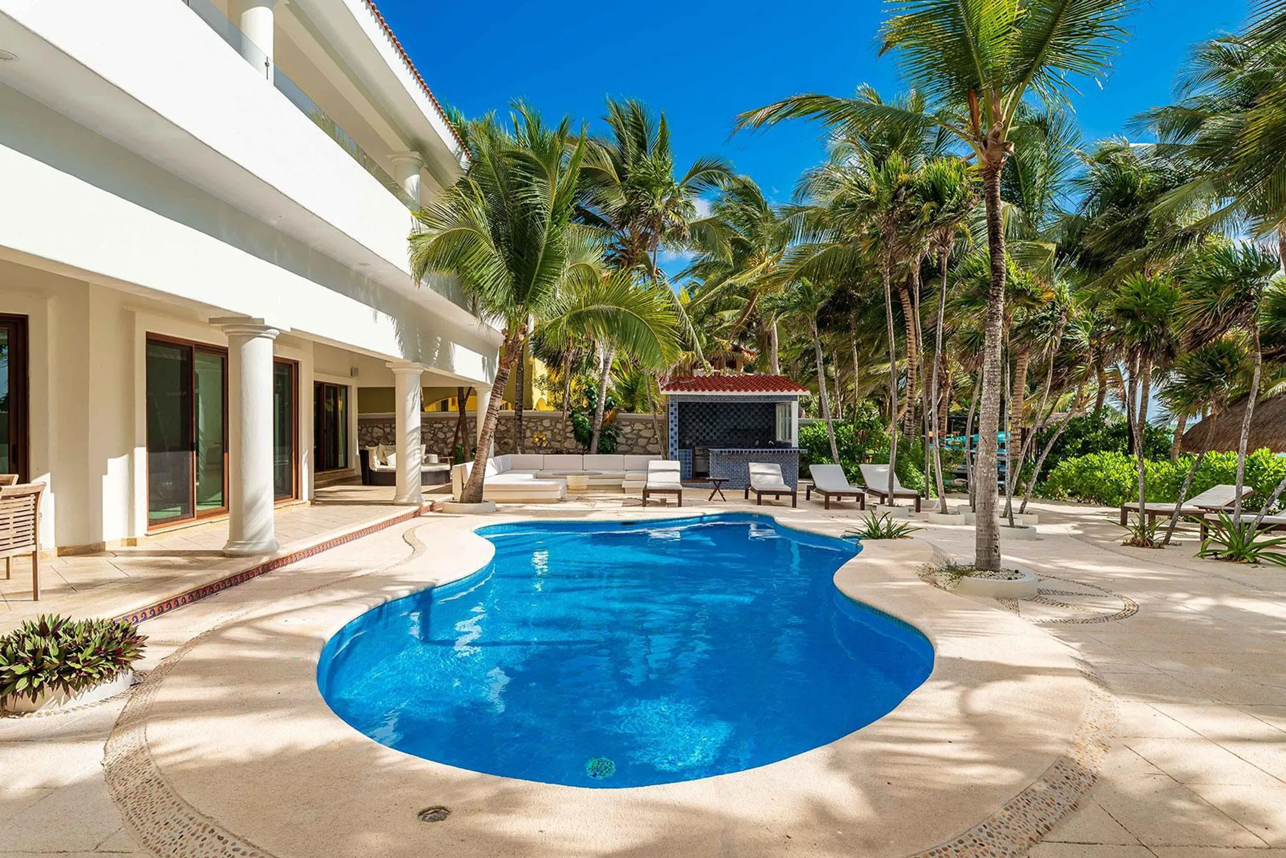 Luxurious Soliman Bay Ocean Front Estate with Private Pool and Stunning Ocean Views — photograph 7