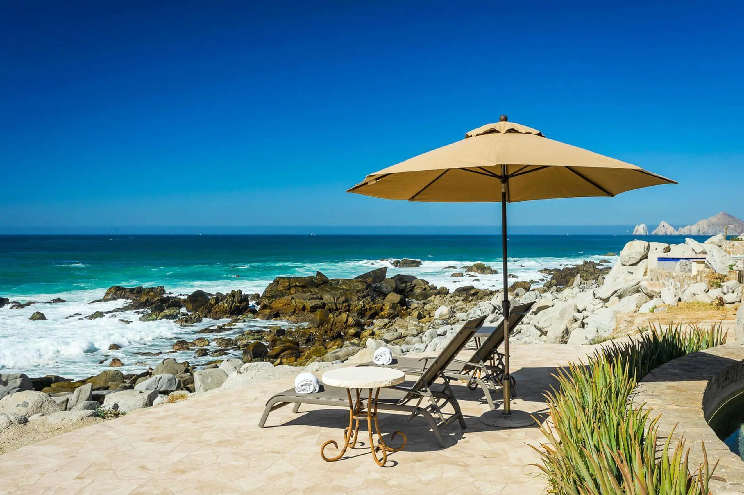 Punta Ballena Oceanfront Villa with Private Pools and Incredible Ocean Views — photograph 11